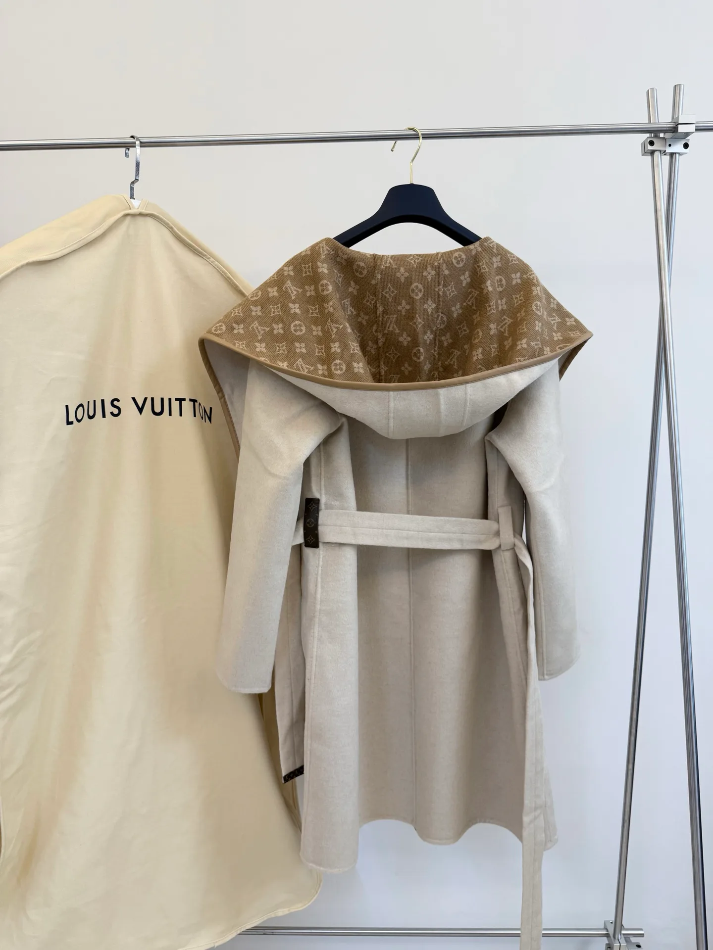 Пальто Женские Louis Vuitton 18594781