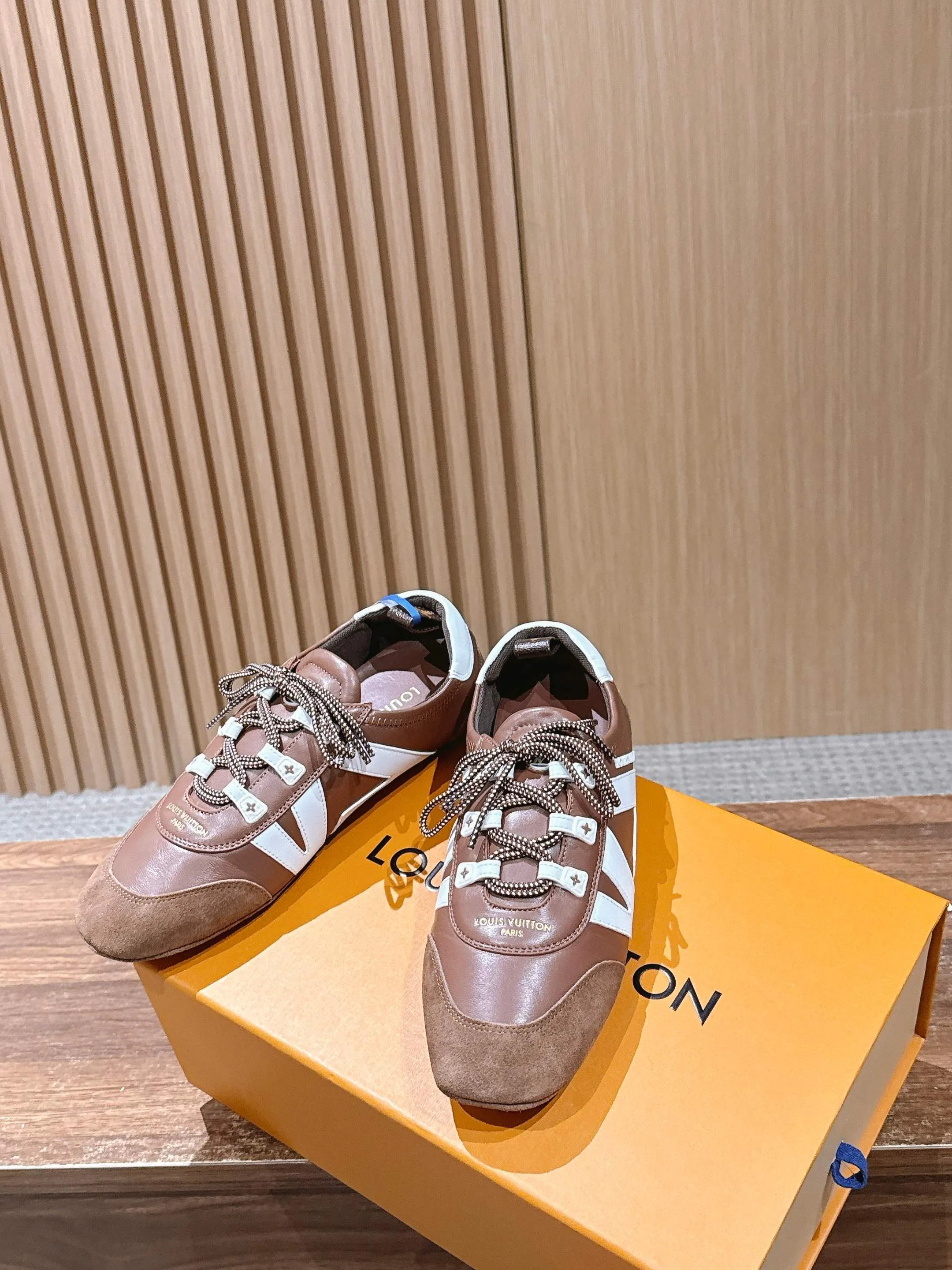 Кроссовки Женские Louis Vuitton 1483923