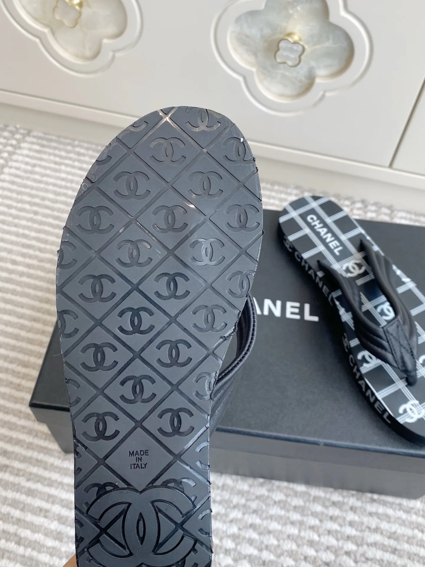 Шлепанцы Женские Chanel 11909743