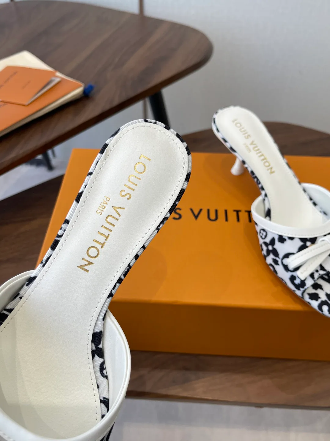 Босоножки Женские Louis Vuitton 12240233