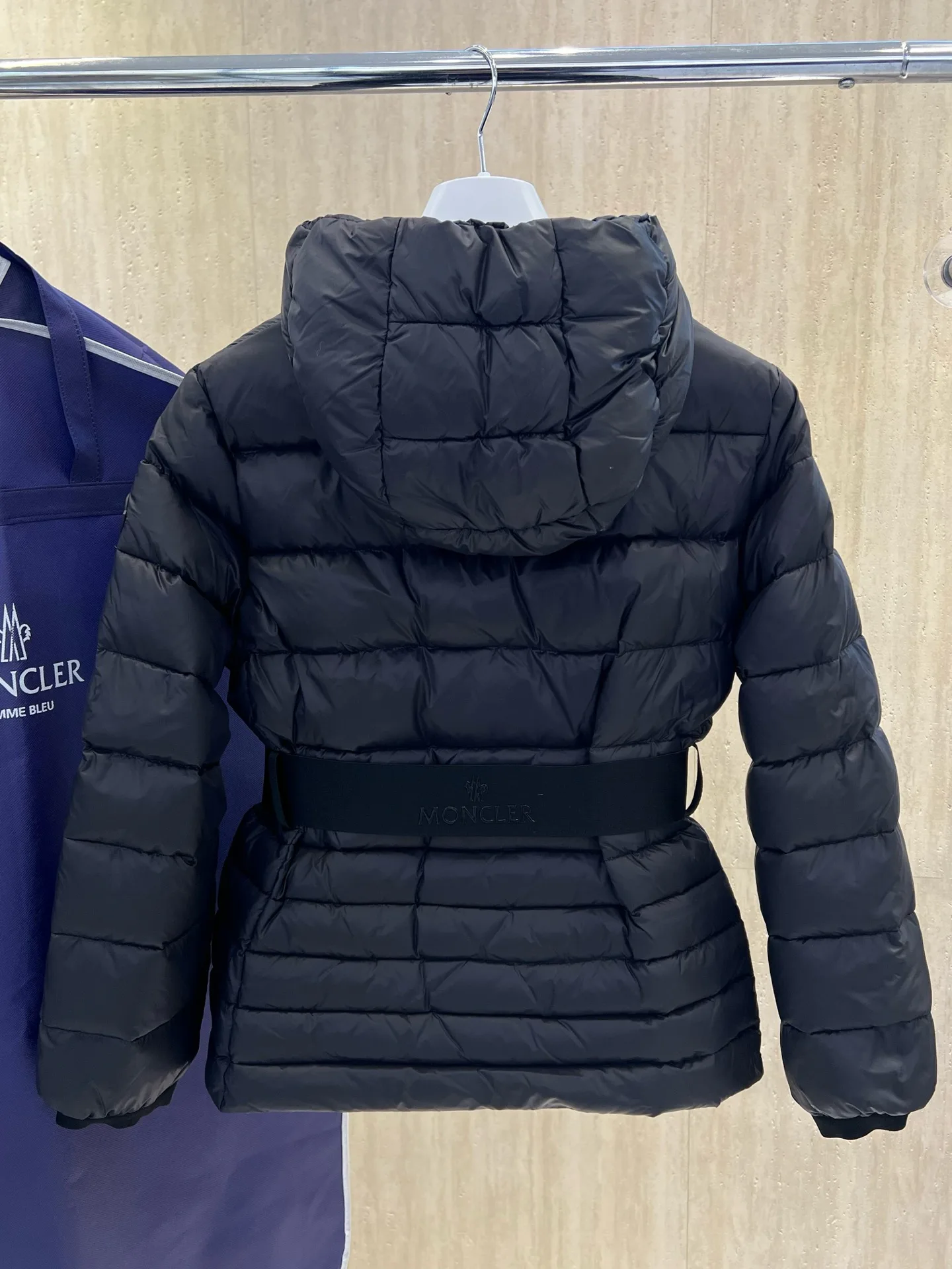 Куртки И Пуховики Женские Moncler 18302920
