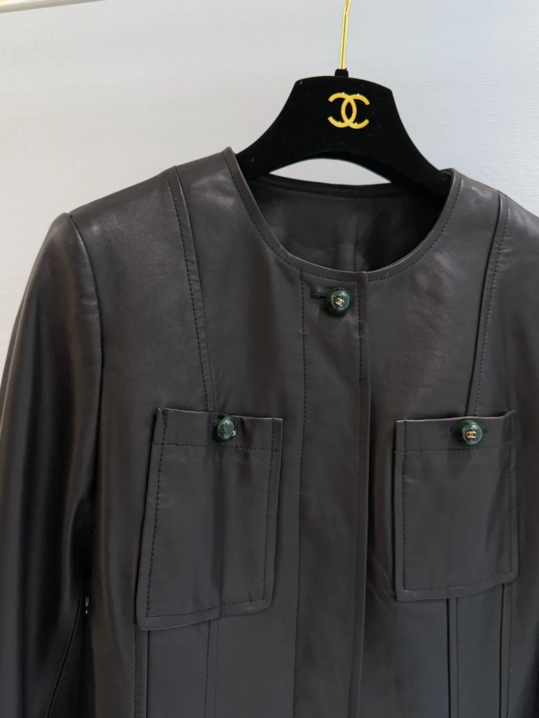 Кожаные Куртки И Дублёнки Женские Chanel 18374103
