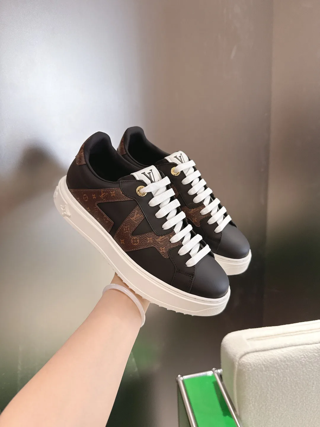Кроссовки Женские Louis Vuitton 18677721