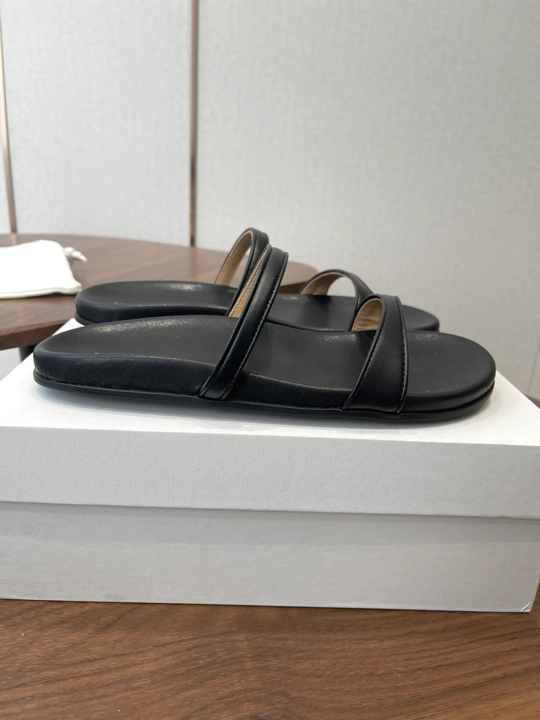 Шлепанцы Женские The Row 13075681