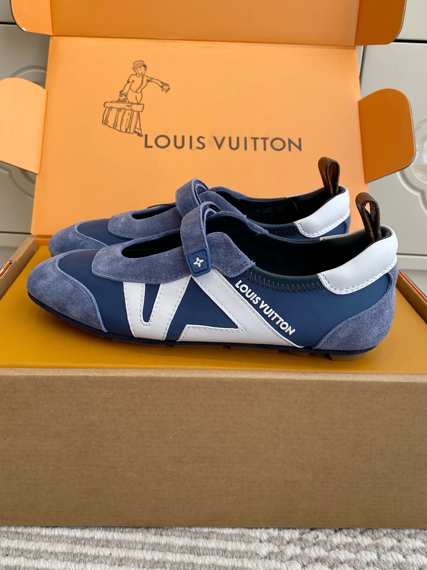 Кроссовки Женские Louis Vuitton 11304080