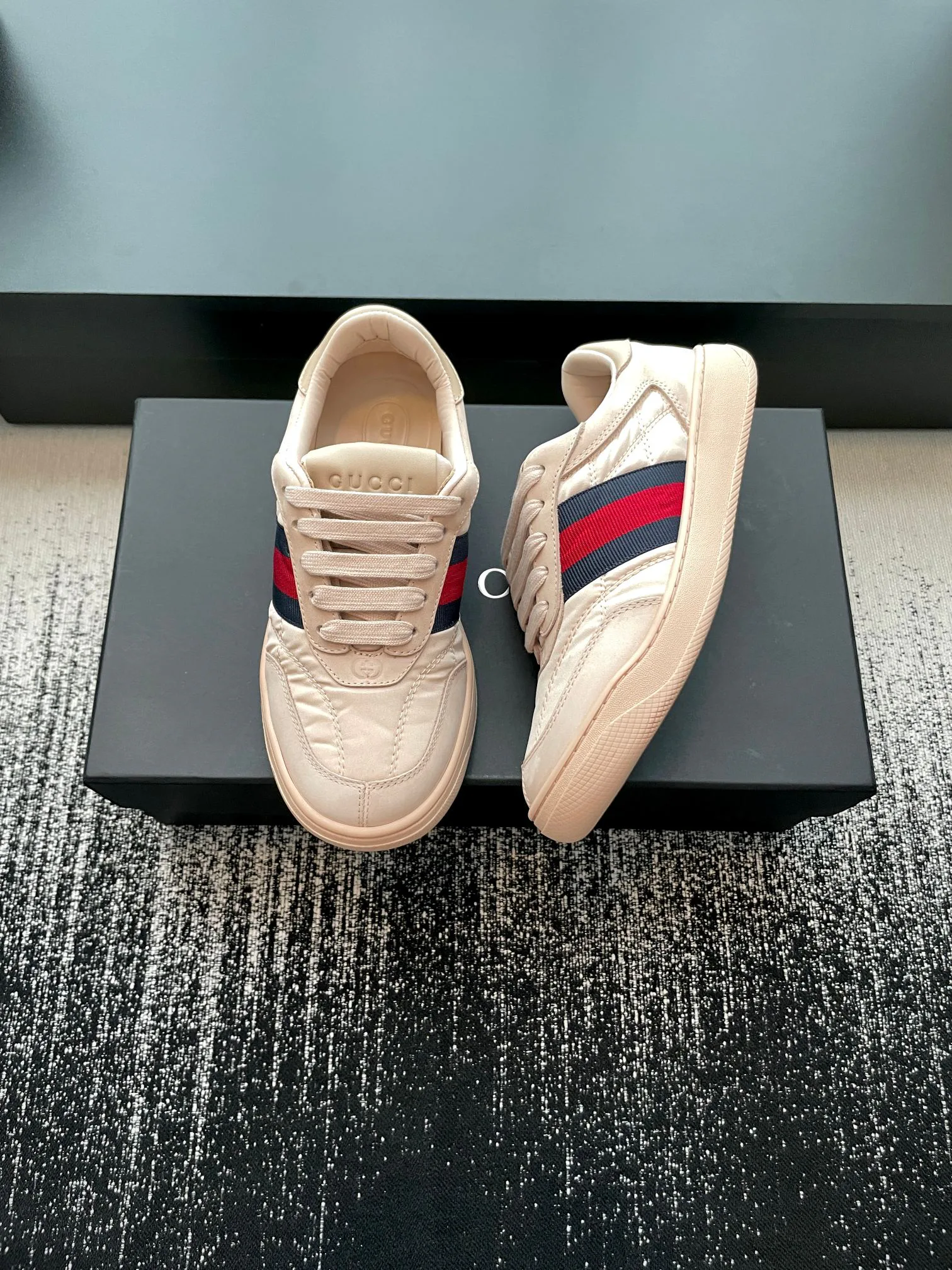 Кроссовки Женские Gucci 18447994