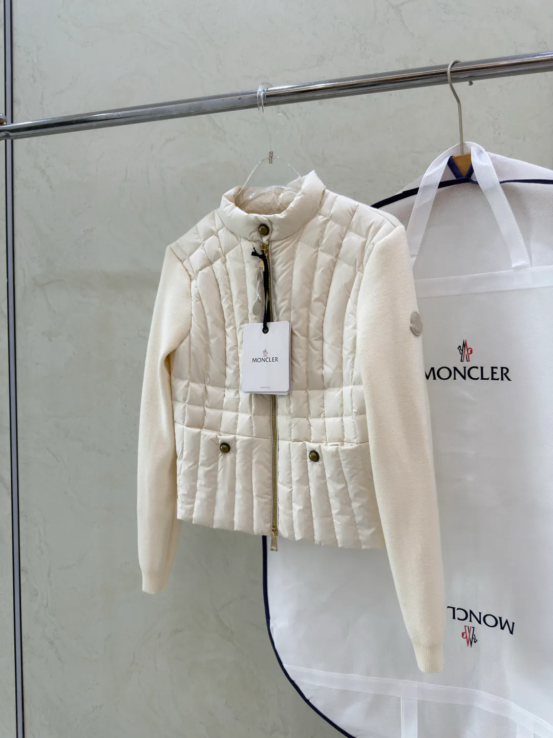 Куртки И Пуховики Женские Moncler 18690113
