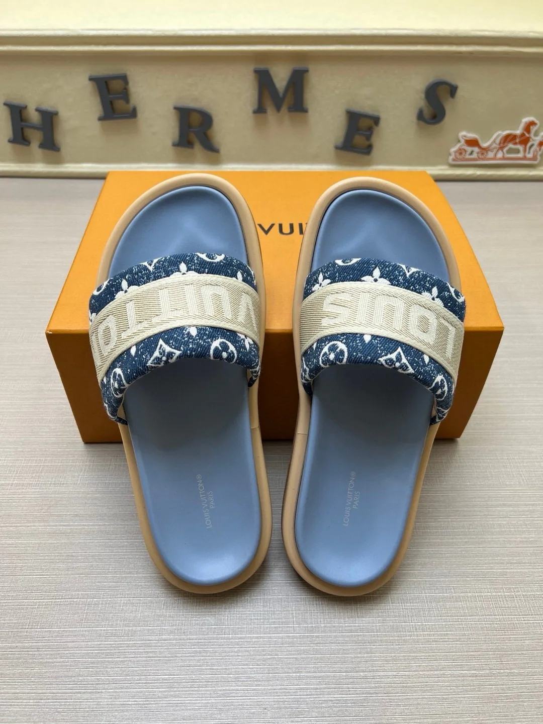 Шлепанцы Женские Louis Vuitton 9801517