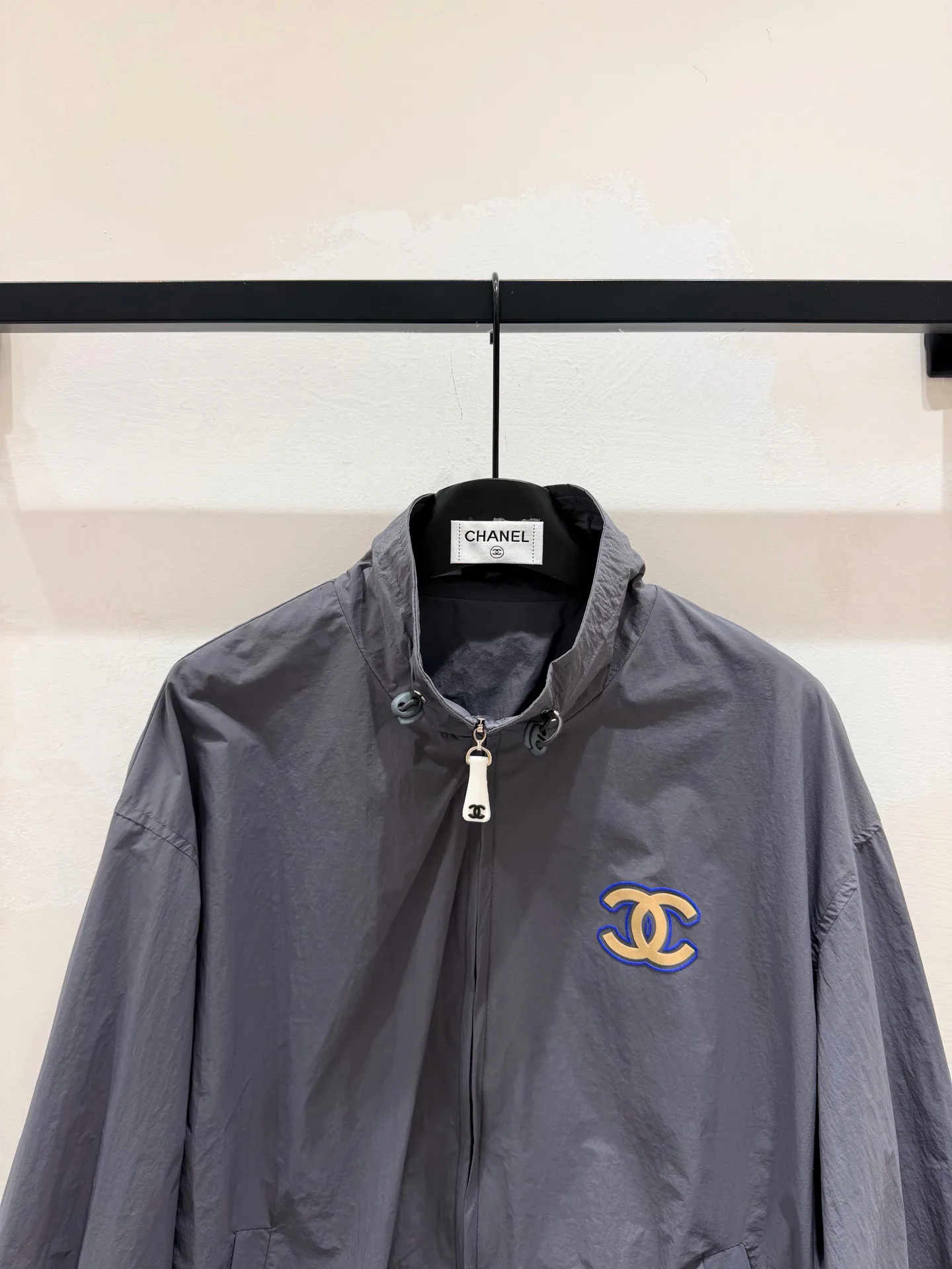 Куртки И Пуховики Женские Chanel 11888689