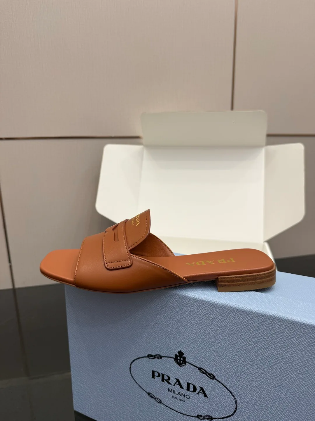 Шлепанцы Женские Prada 11837242