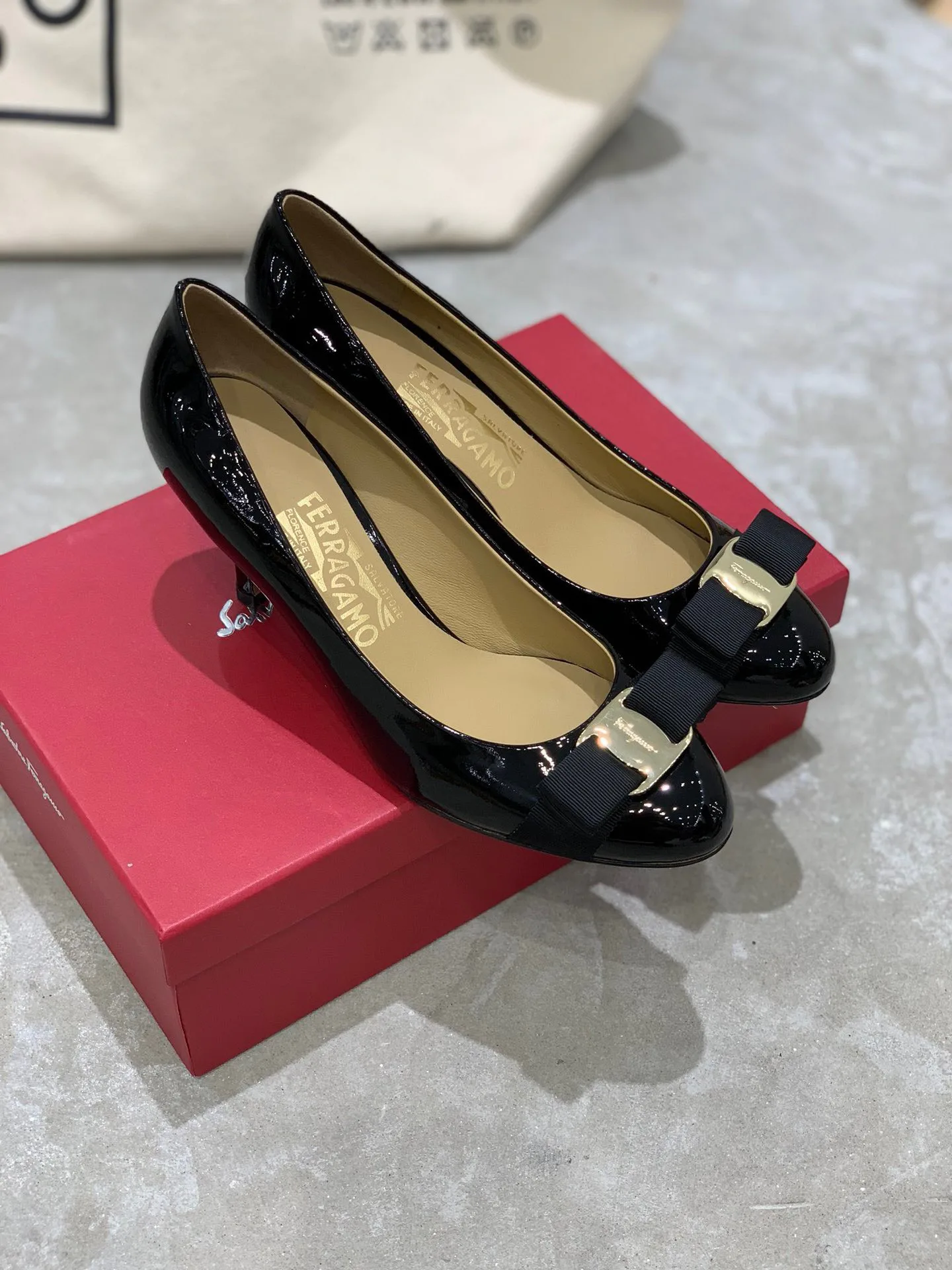 Туфли Женские Salvatore Ferragamo 18340724