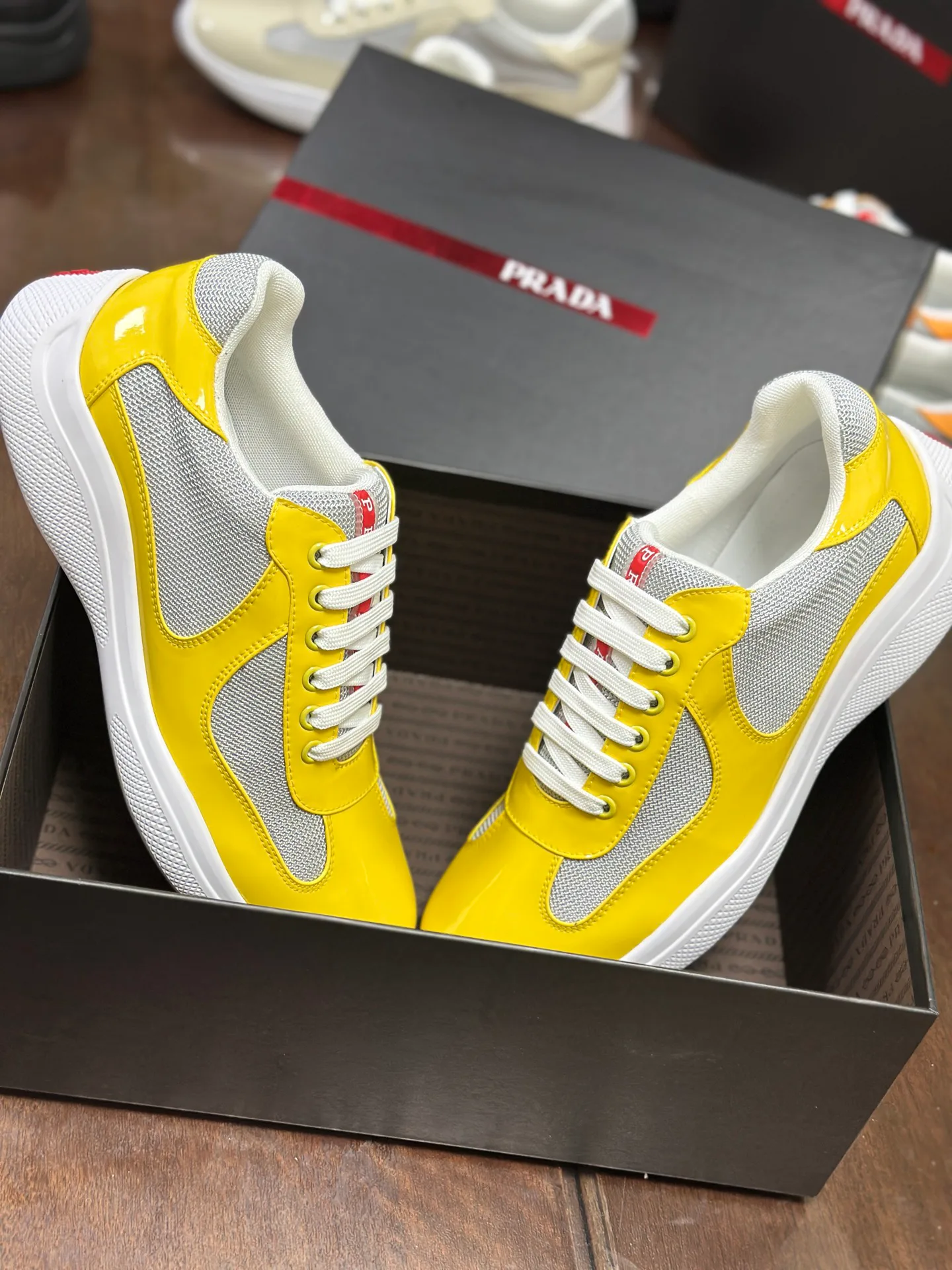 Кроссовки Женские Prada 18262250