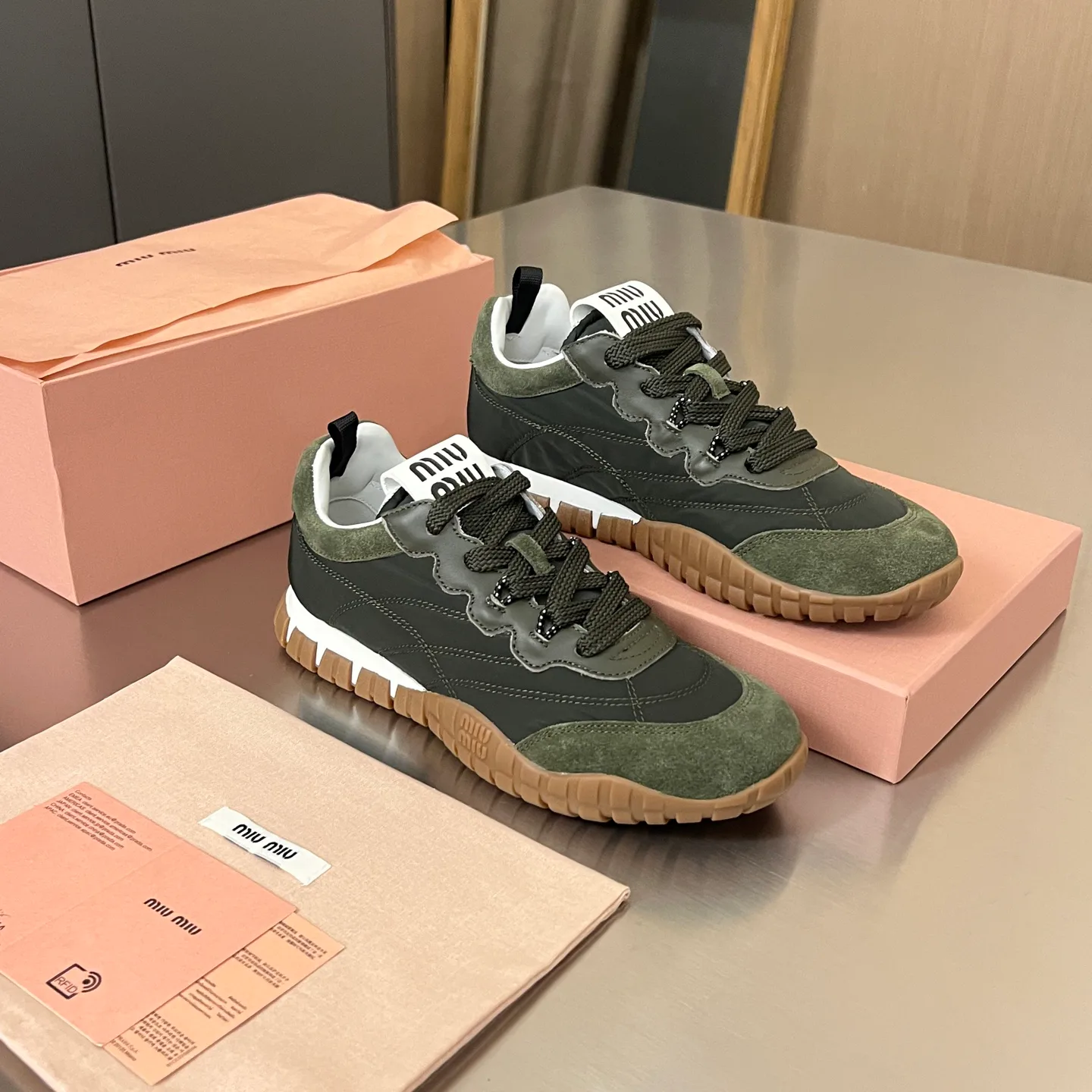 Кроссовки Женские Miu Miu 17968639