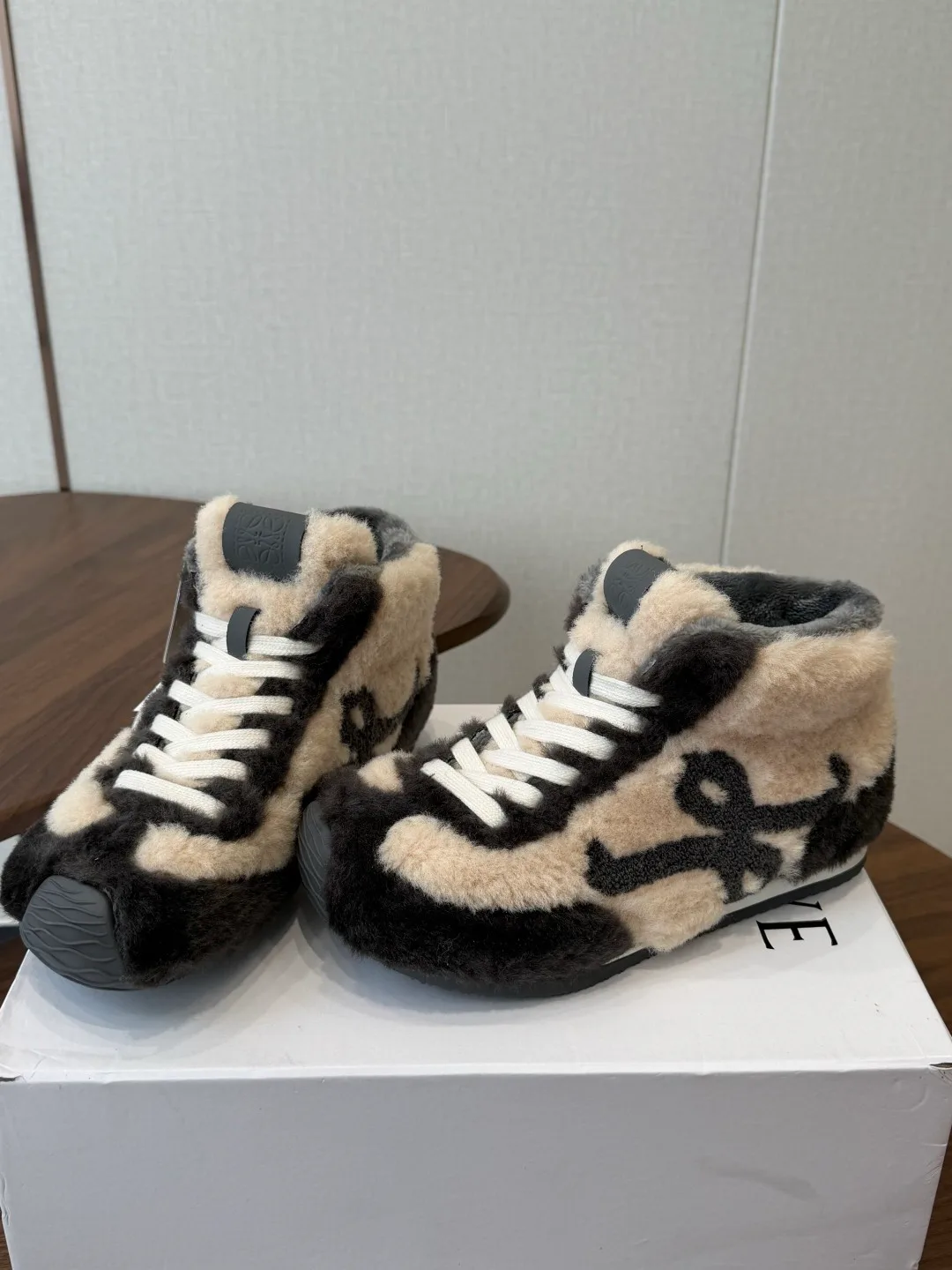 Кроссовки Женские Loewe 19539909