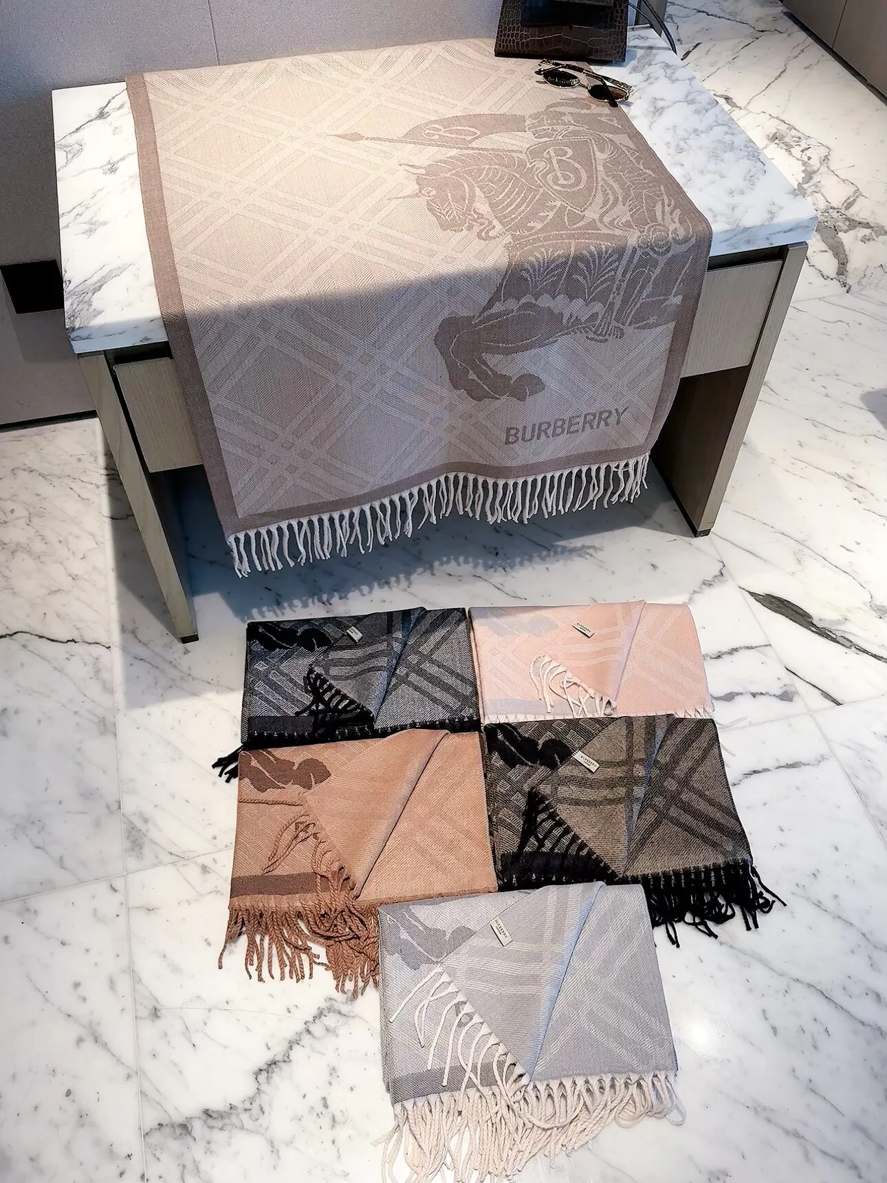 Шарфы Burberry 18003025