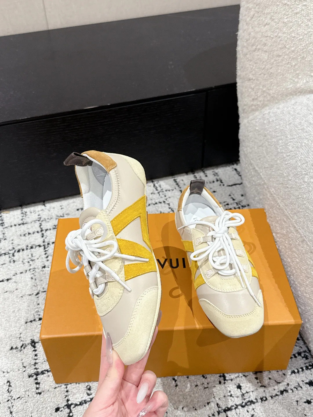 Кроссовки Женские Louis Vuitton 18409754