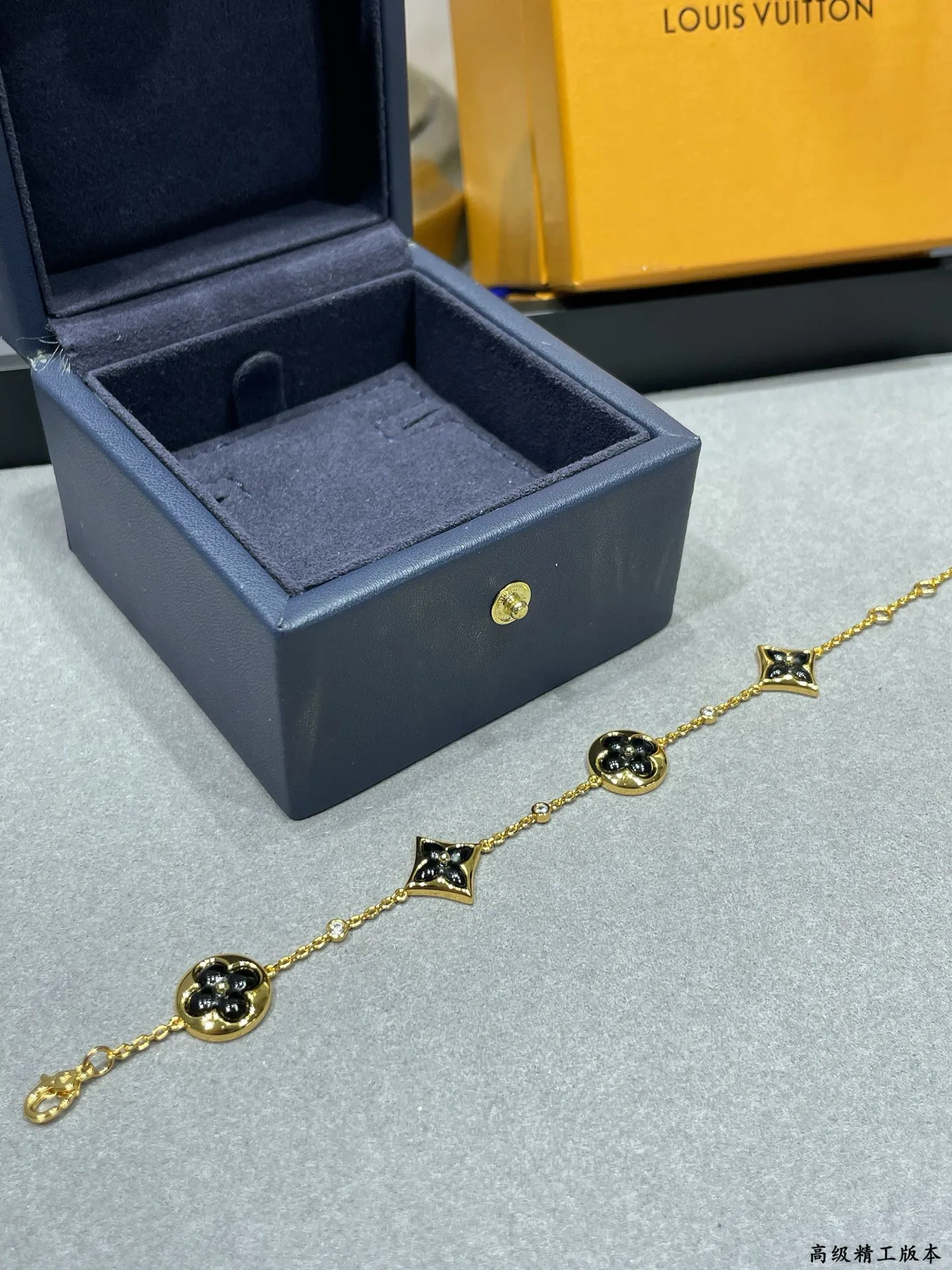 Бижутерия Louis Vuitton 99386