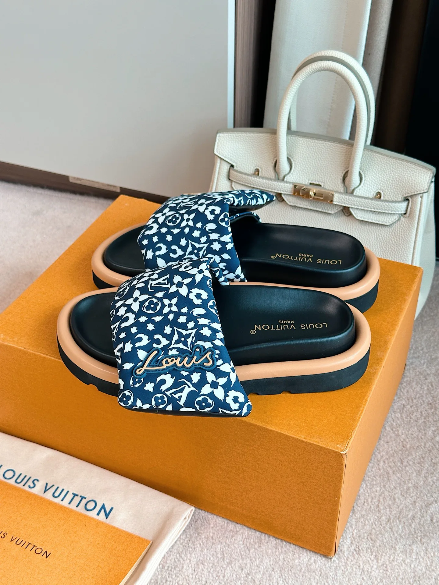 Шлепанцы Женские Louis Vuitton 14335146