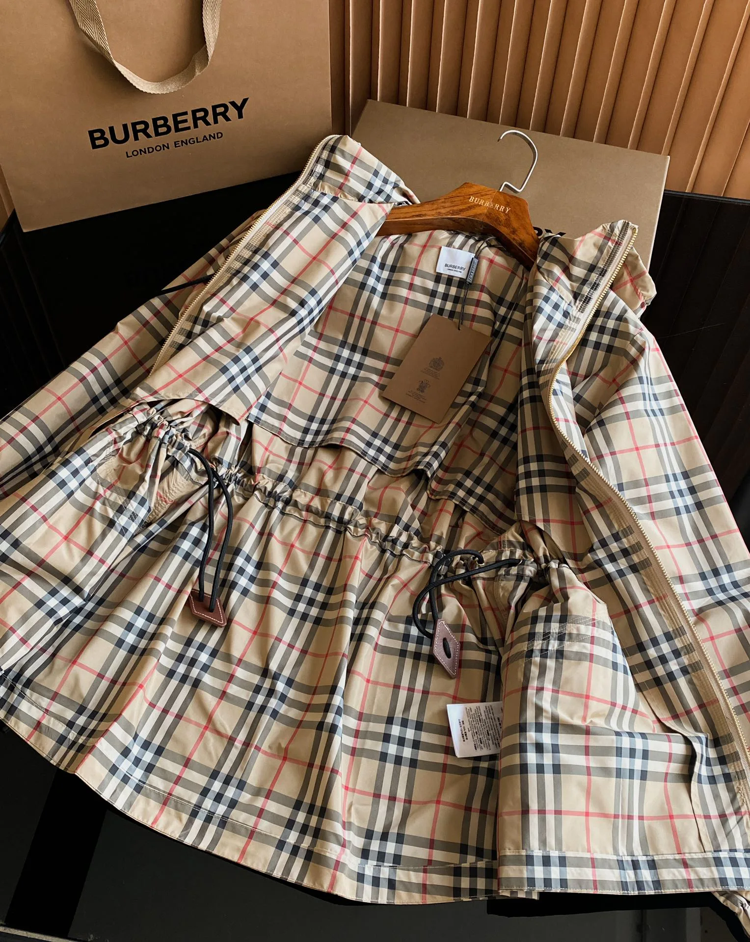 Куртки И Пуховики Женские Burberry 11862596