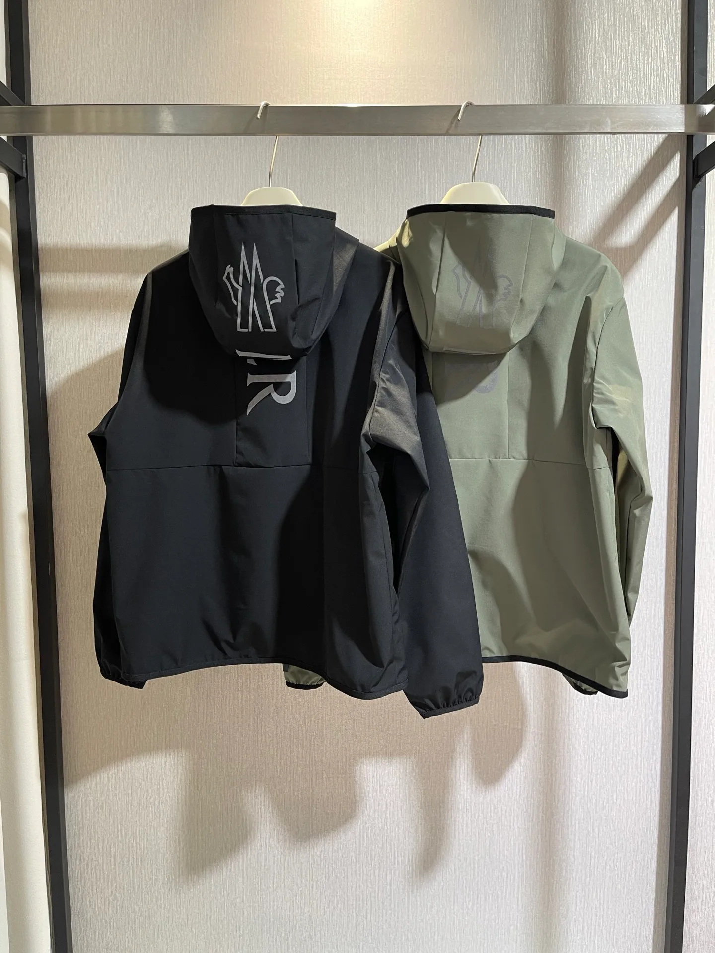 Куртки И Пуховики Мужские Moncler 12730040