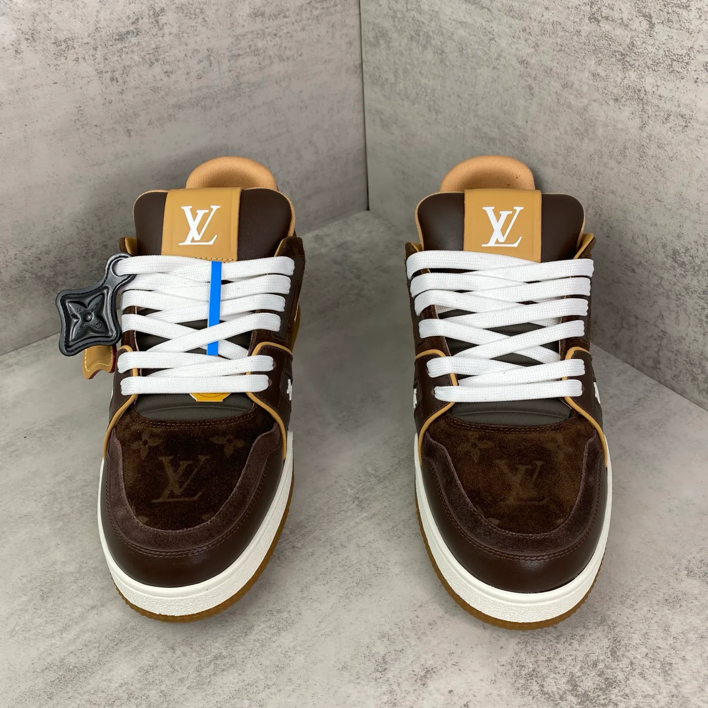 Кроссовки Женские Louis Vuitton 18535716
