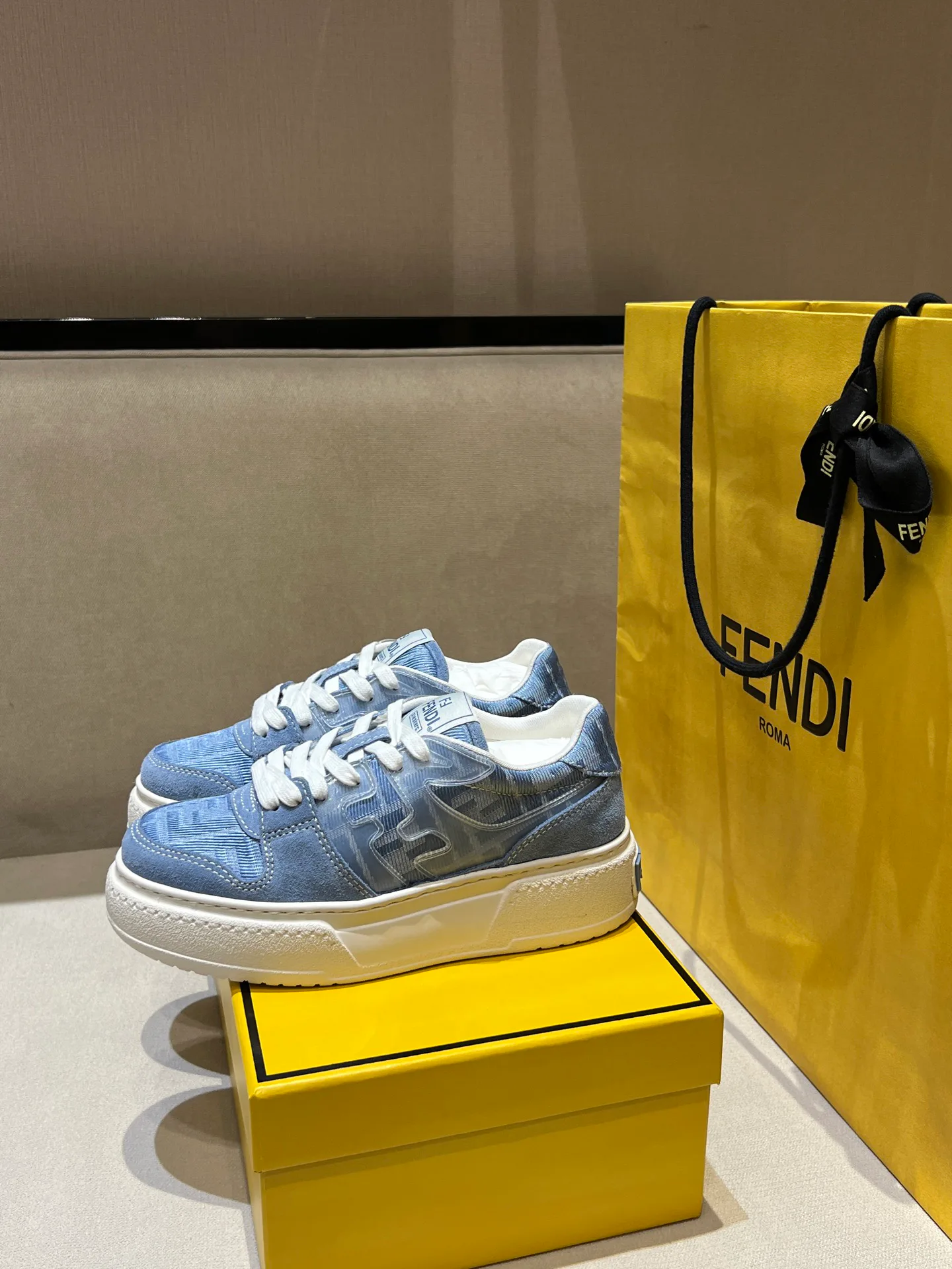 Кроссовки Женские Fendi 11275800