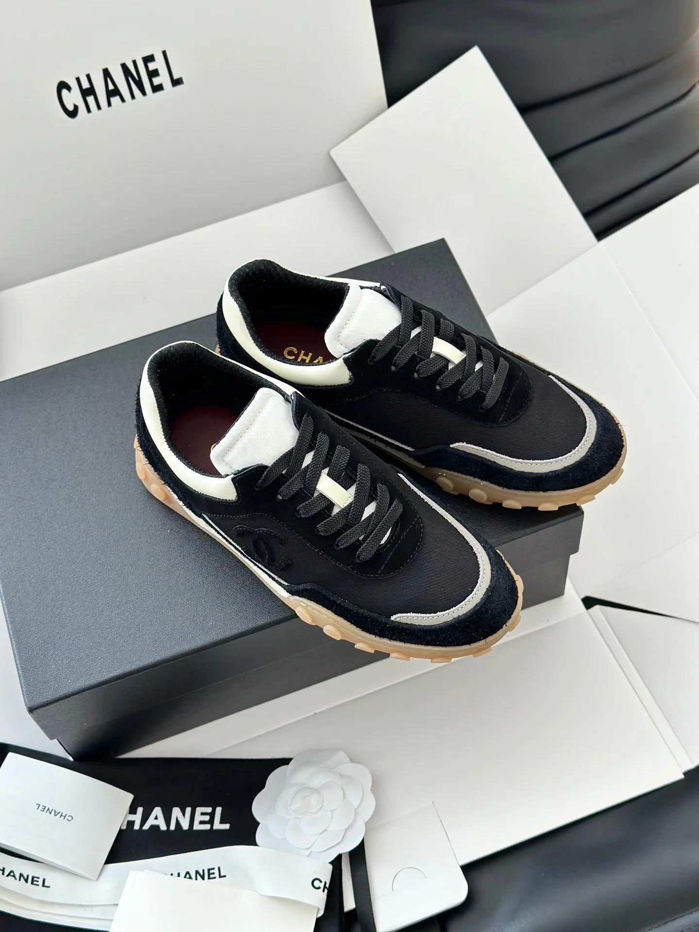 Кроссовки Женские Chanel 18765007