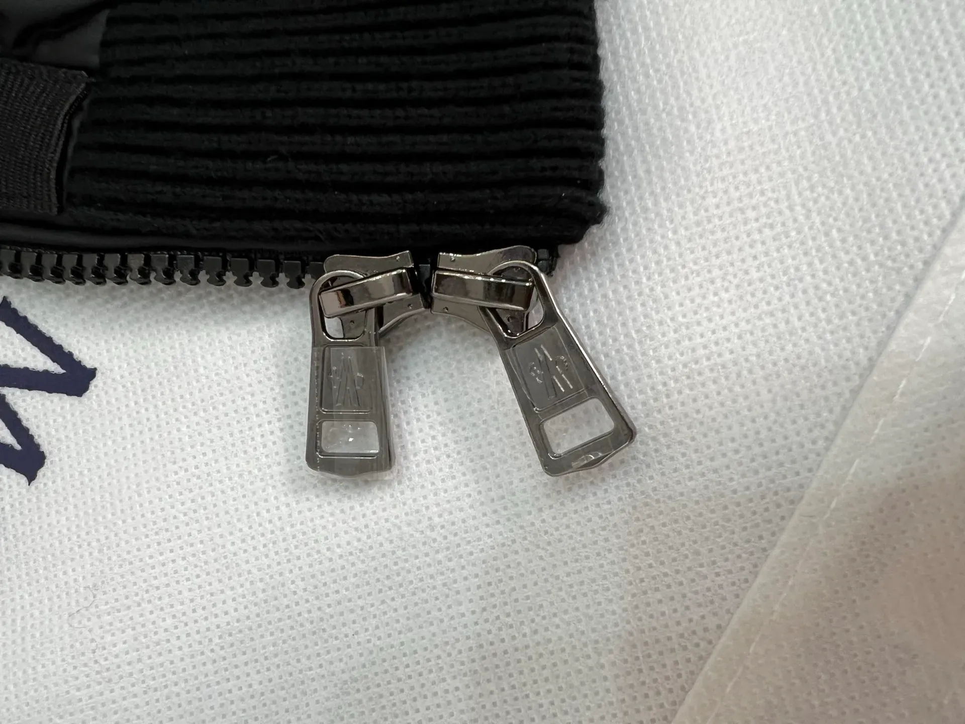 Куртки И Пуховики Мужские Moncler 470149