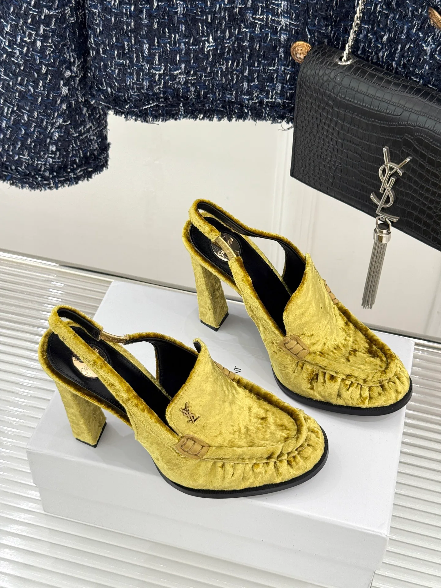 Босоножки Женские Saint Laurent 11312317