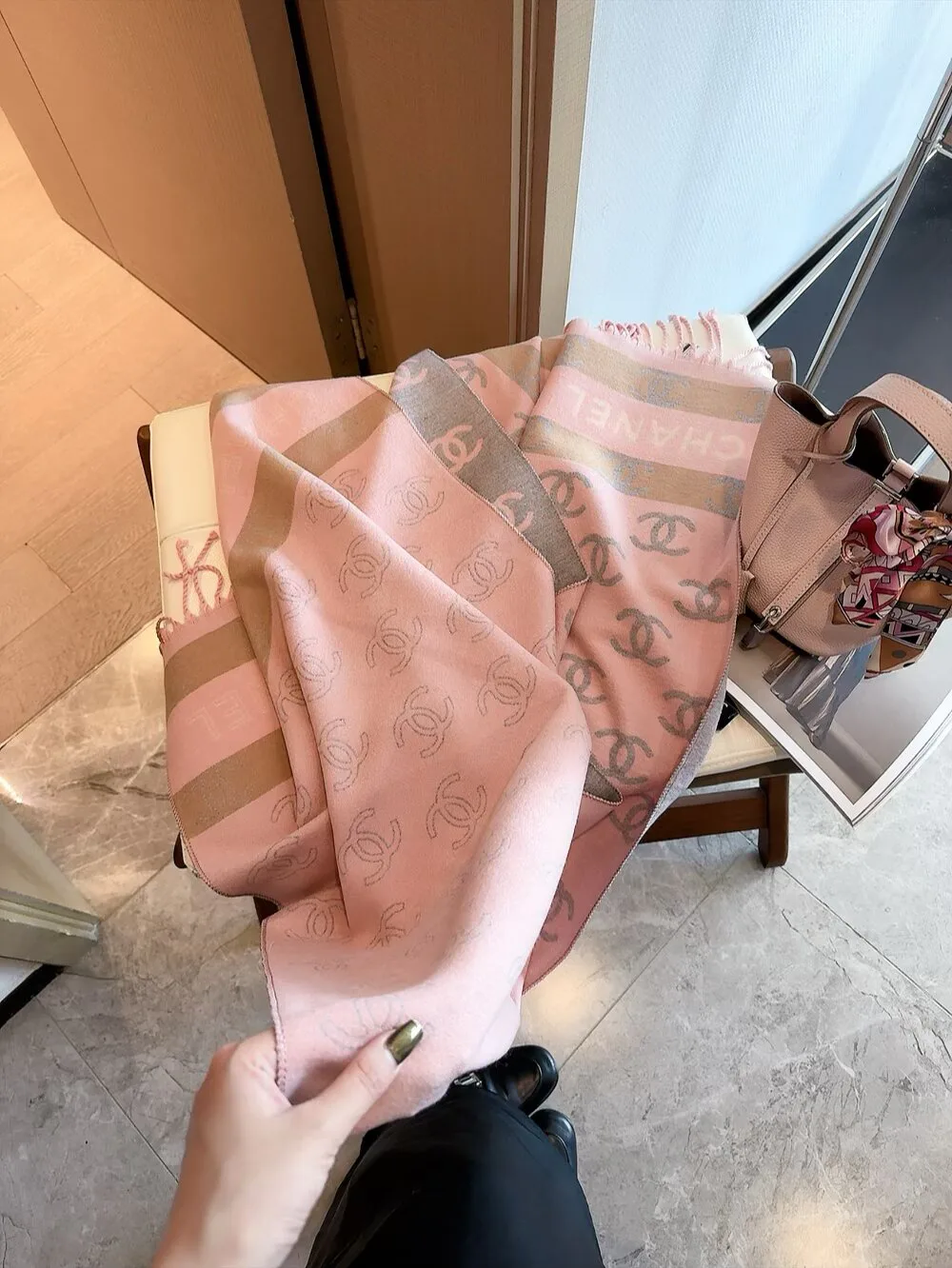 Шарфы Chanel 18105103