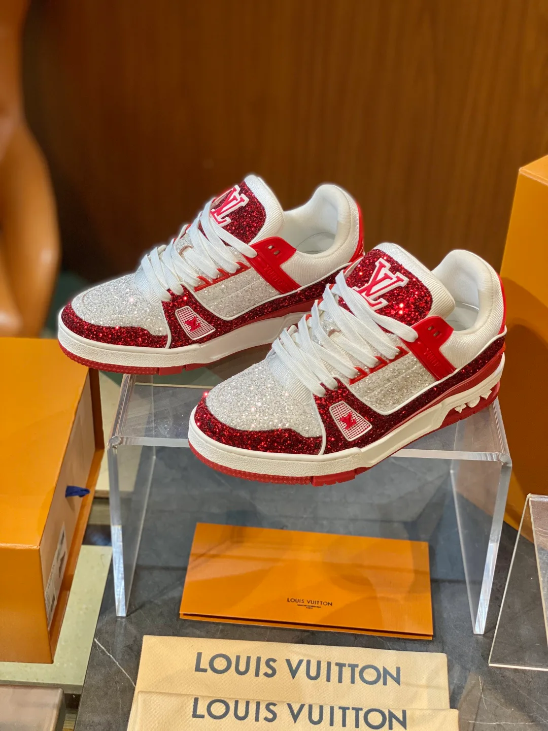 Кроссовки Женские Louis Vuitton 10383692