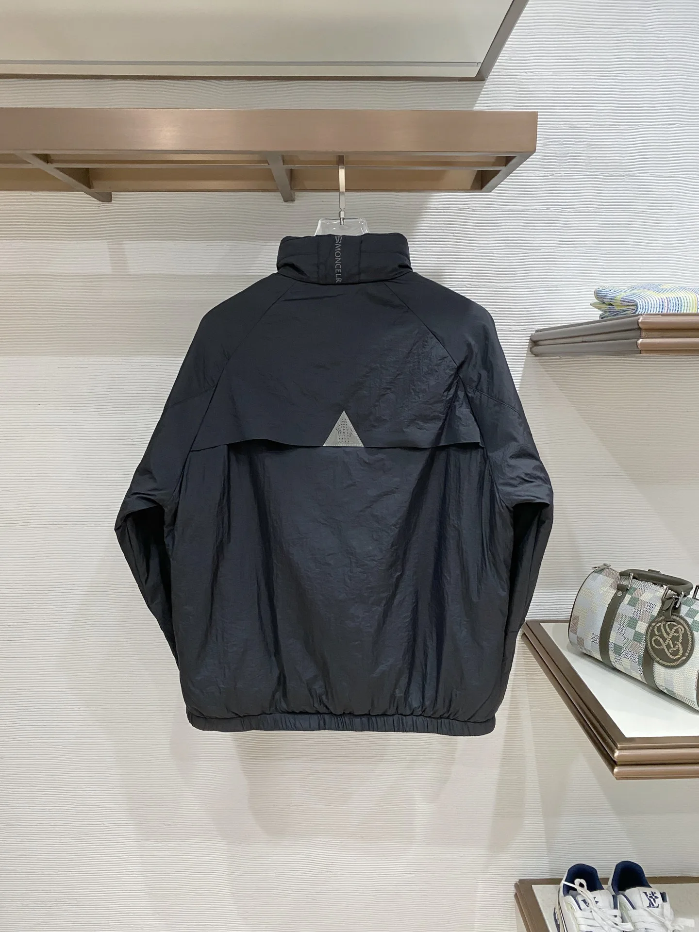 Куртки И Пуховики Мужские Moncler 1127600