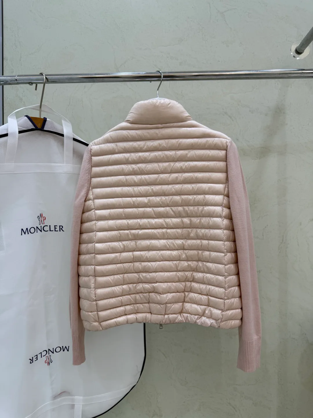 Куртки И Пуховики Женские Moncler 17918889