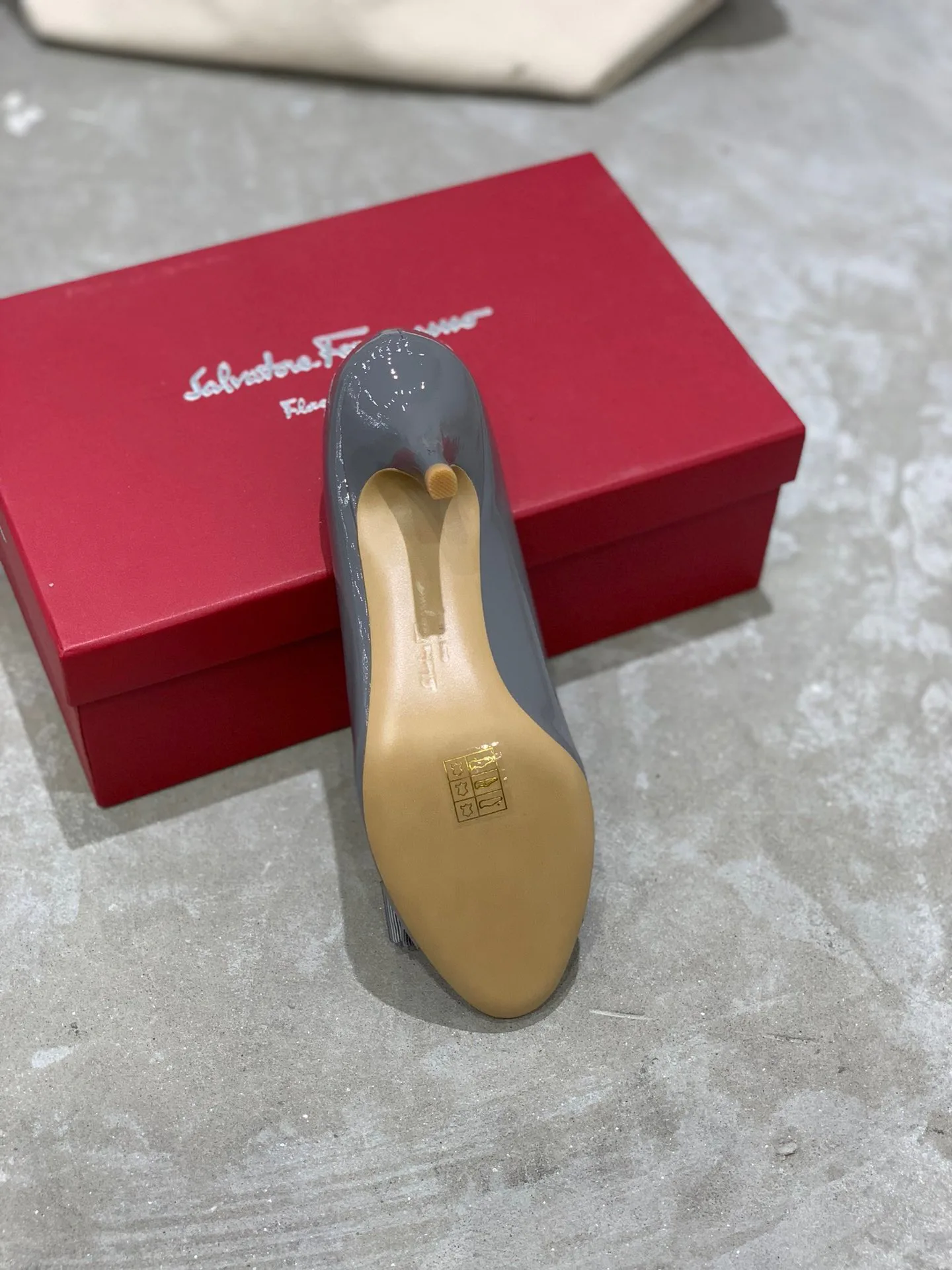 Туфли Женские Salvatore Ferragamo 18340720