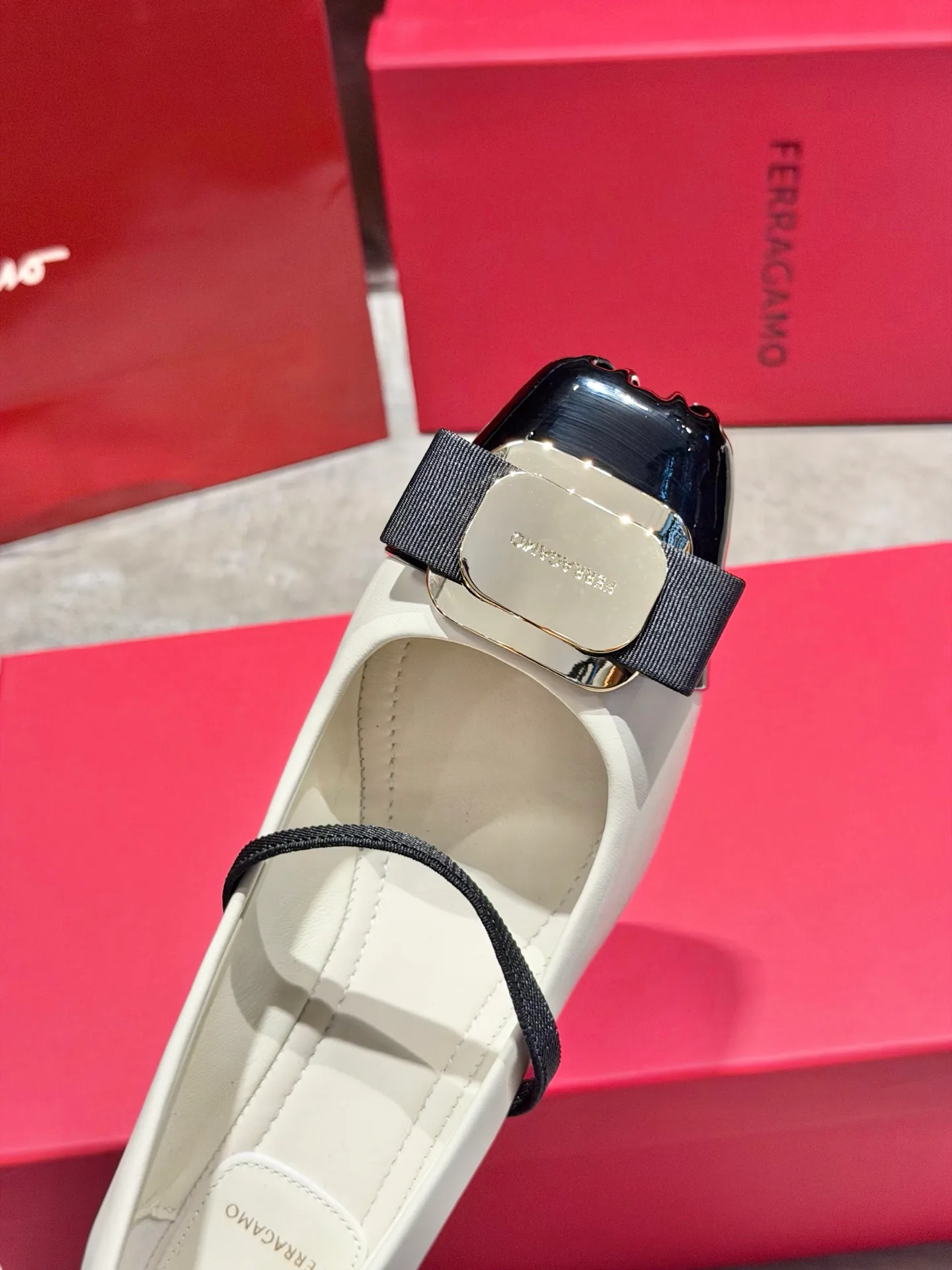 Туфли Женские Salvatore Ferragamo 17642553