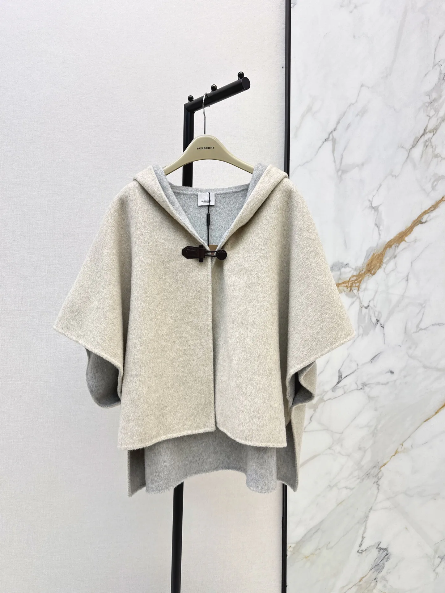 Пальто Женские Burberry 18407949