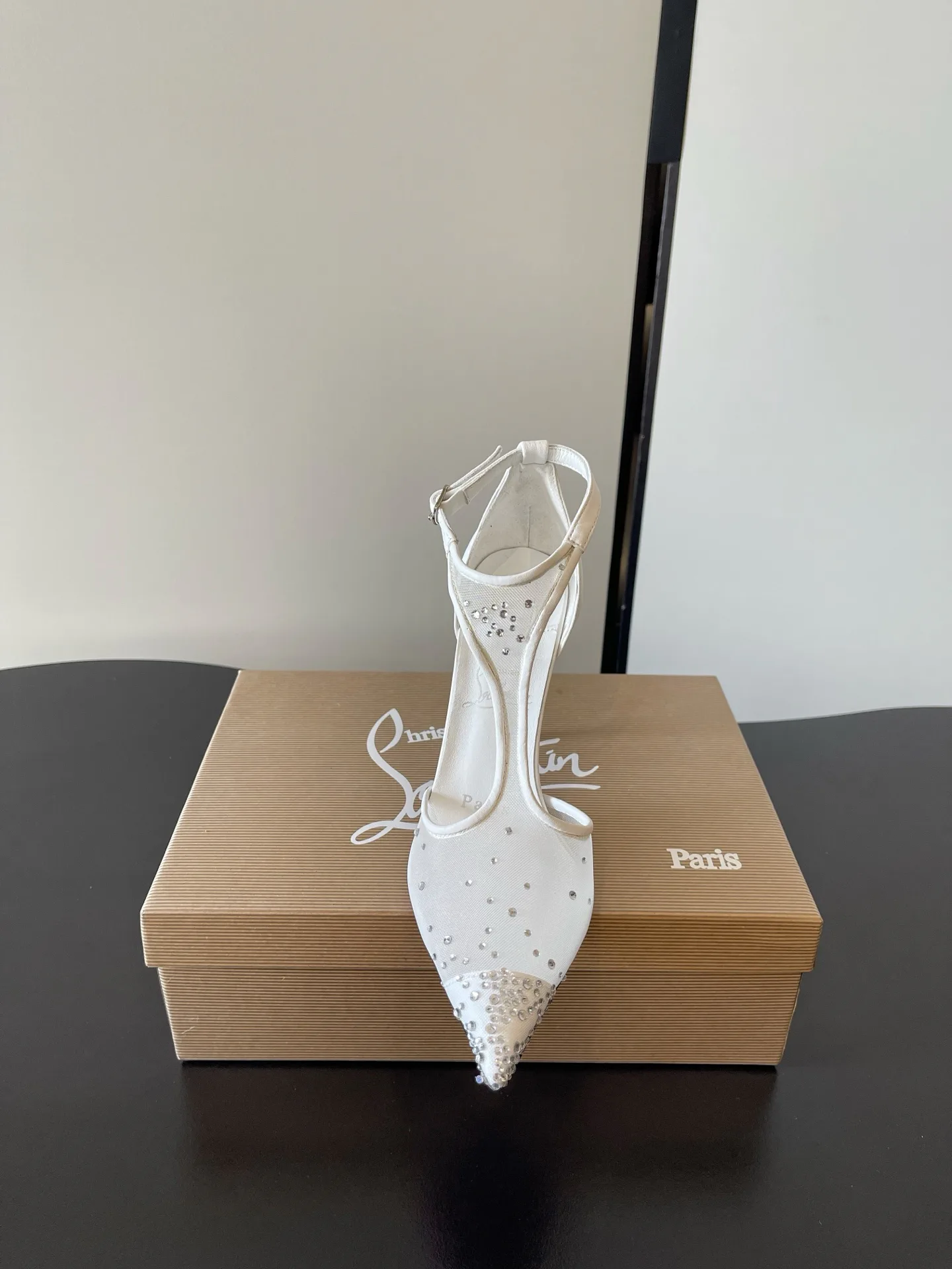 Босоножки Женские Christian Louboutin 18687150