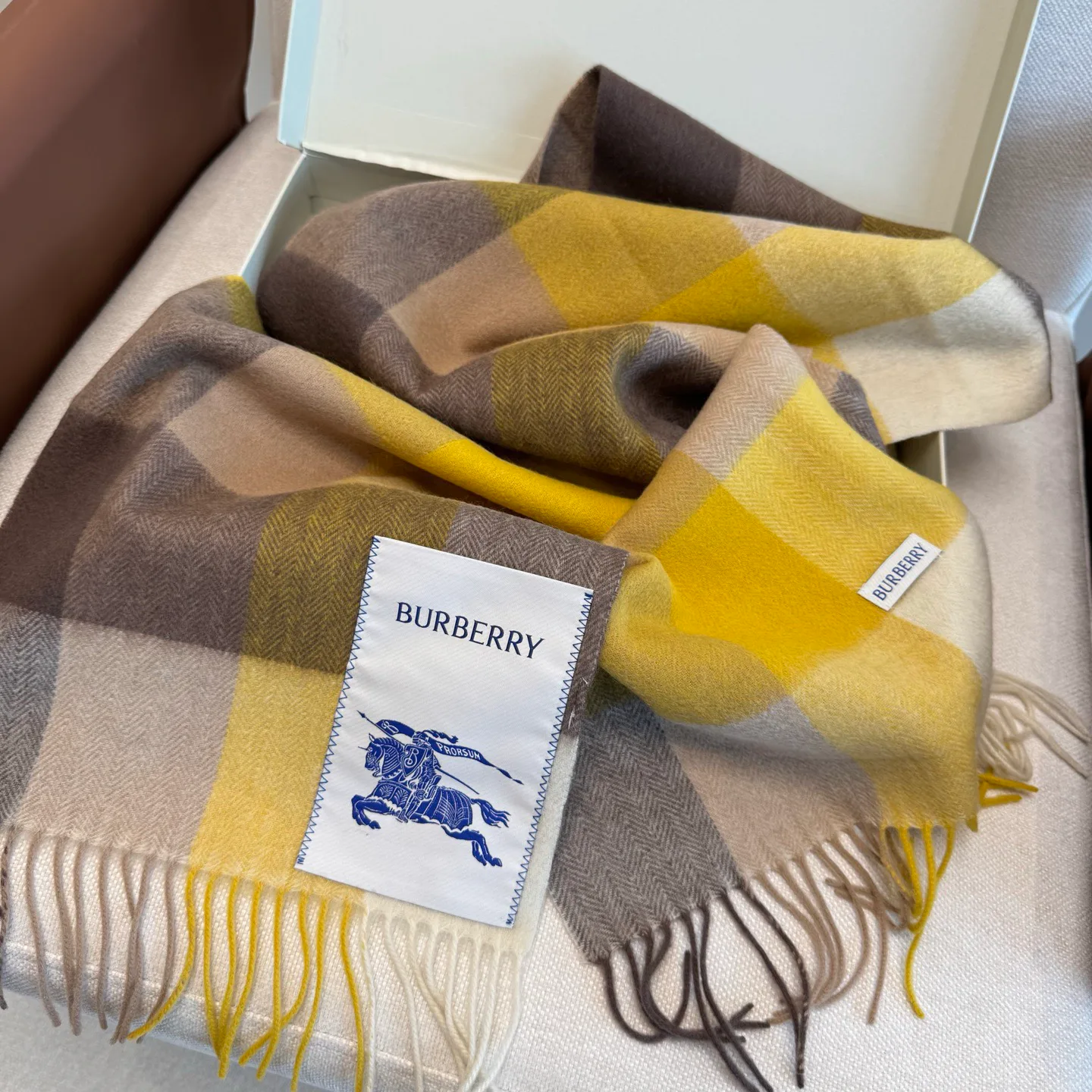 Шарфы Burberry 10627781