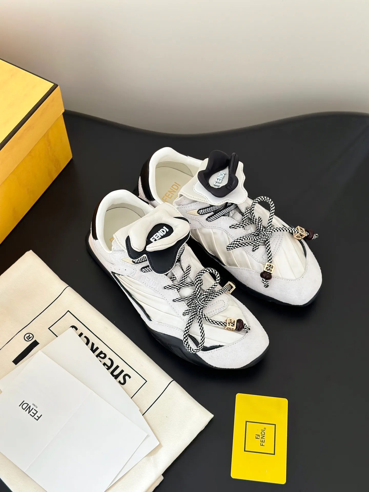 Кроссовки Женские Fendi 11886716