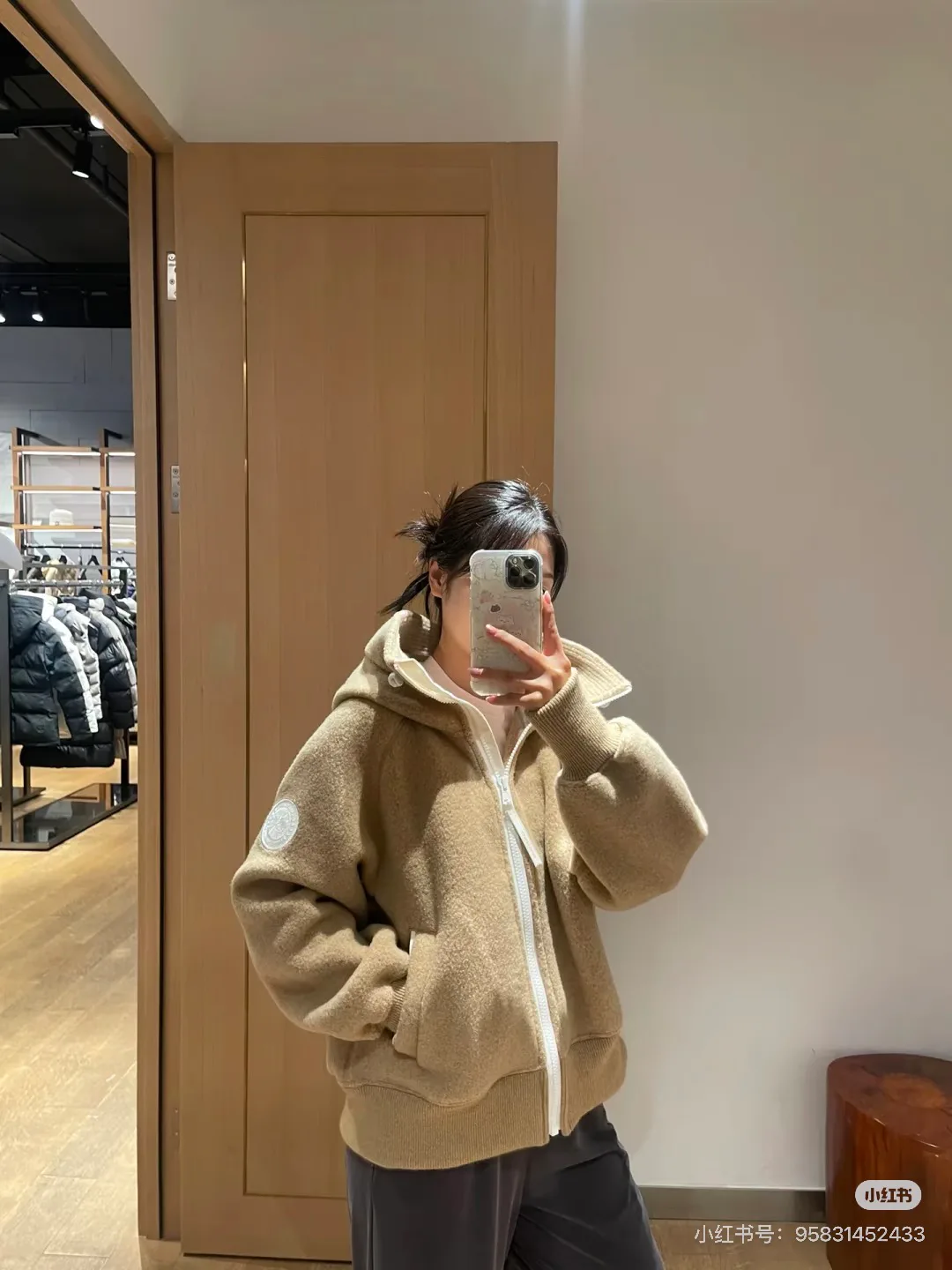Куртки И Пуховики Женские Canada Goose 17998642