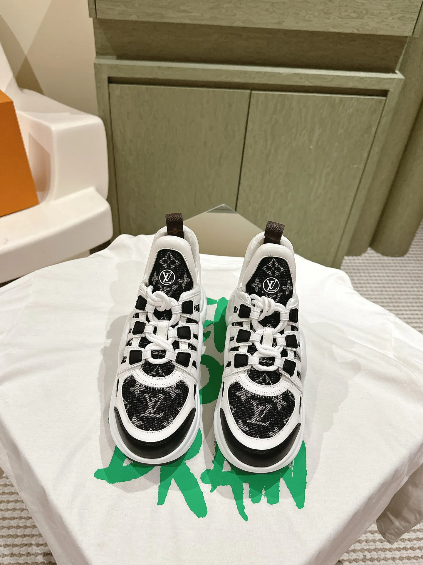 Кроссовки Женские Louis Vuitton 10840499