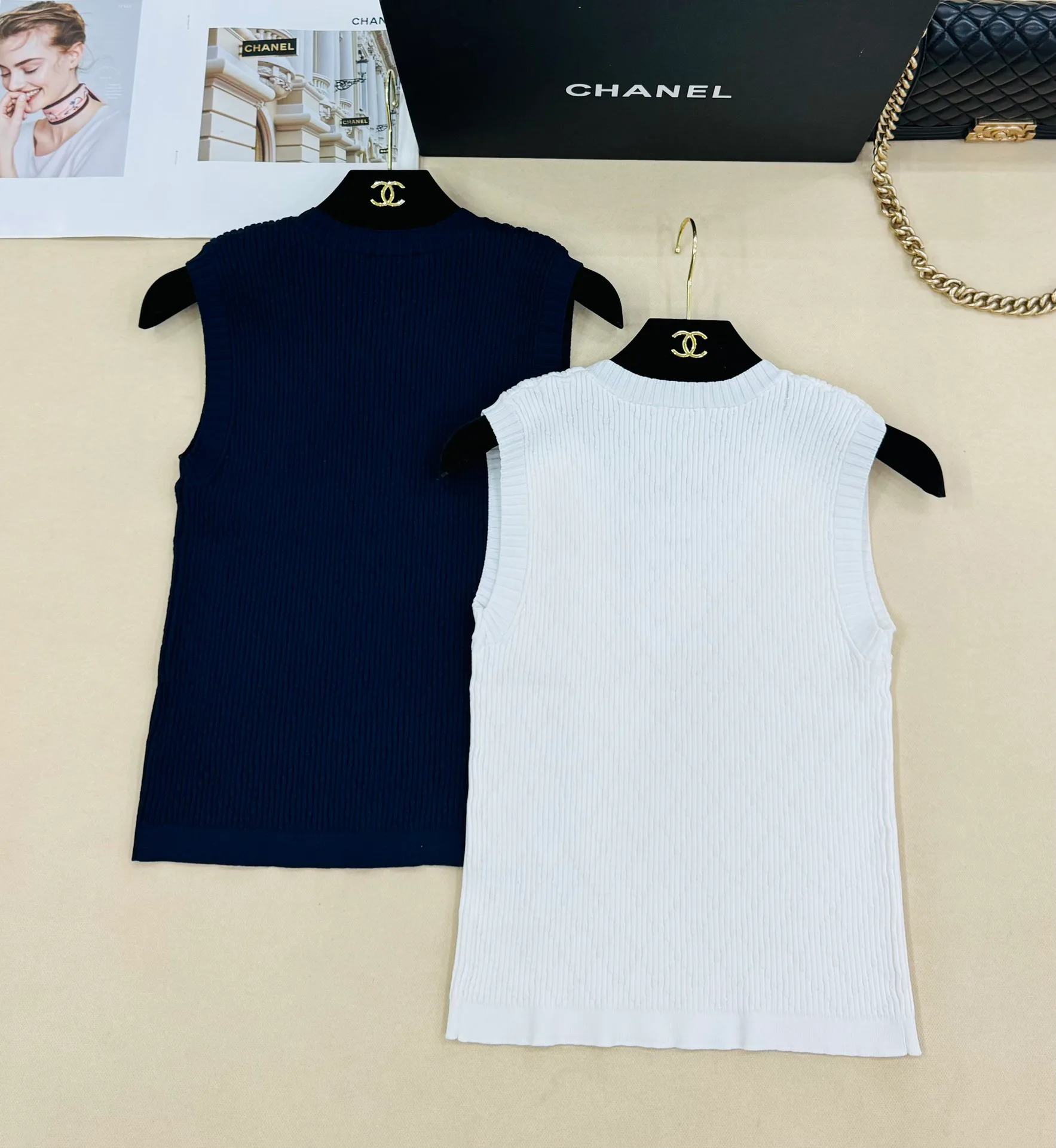 Жилеты Женские Chanel 11690376