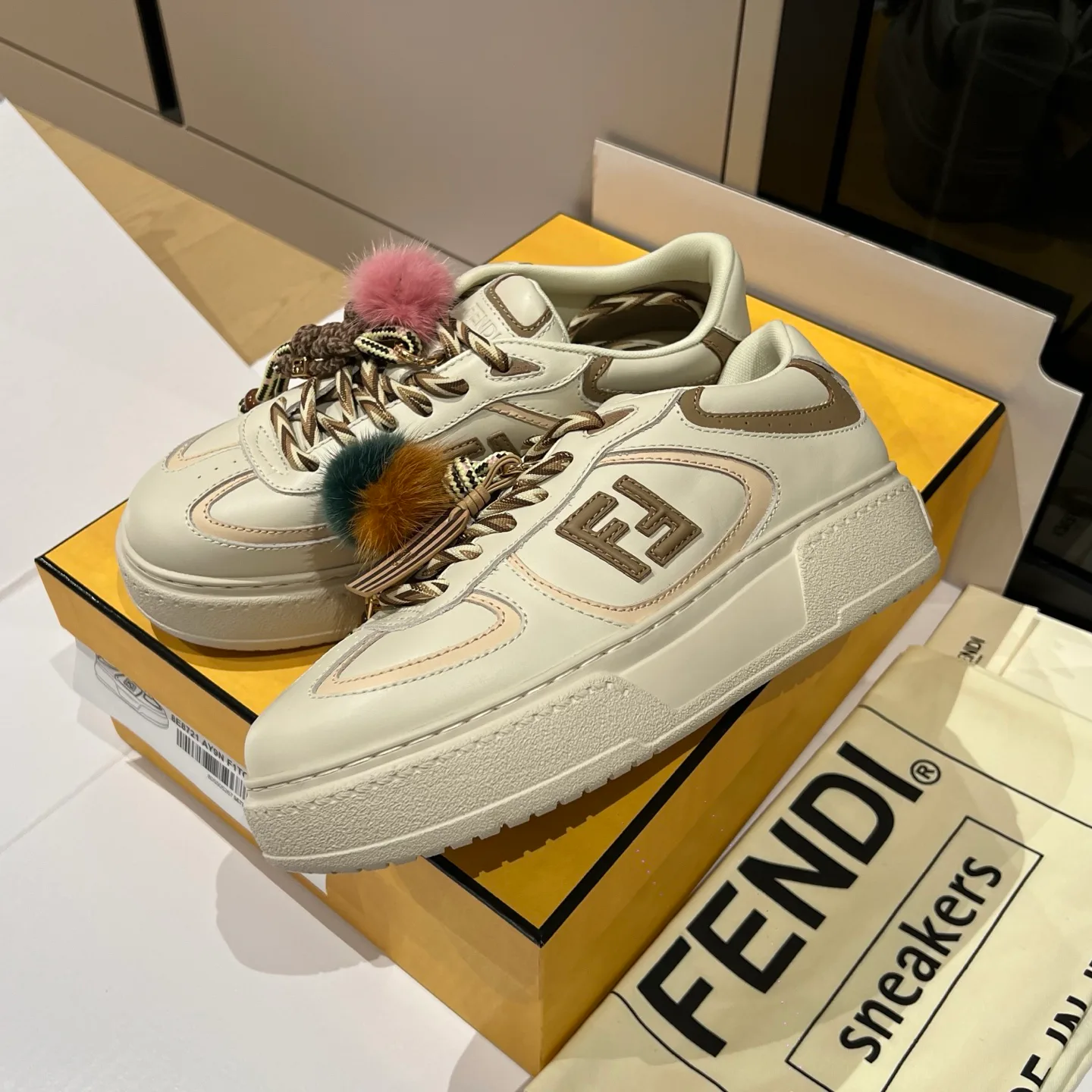 Кроссовки Женские Fendi 408146