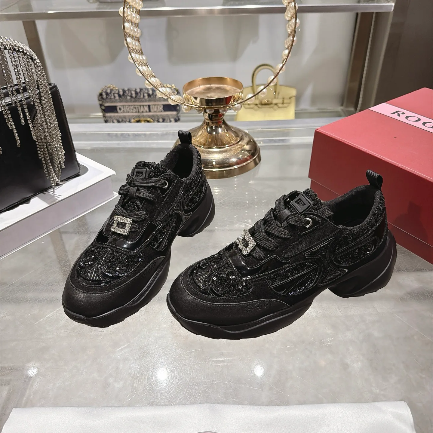 Кроссовки Женские Roger Vivier 18366857