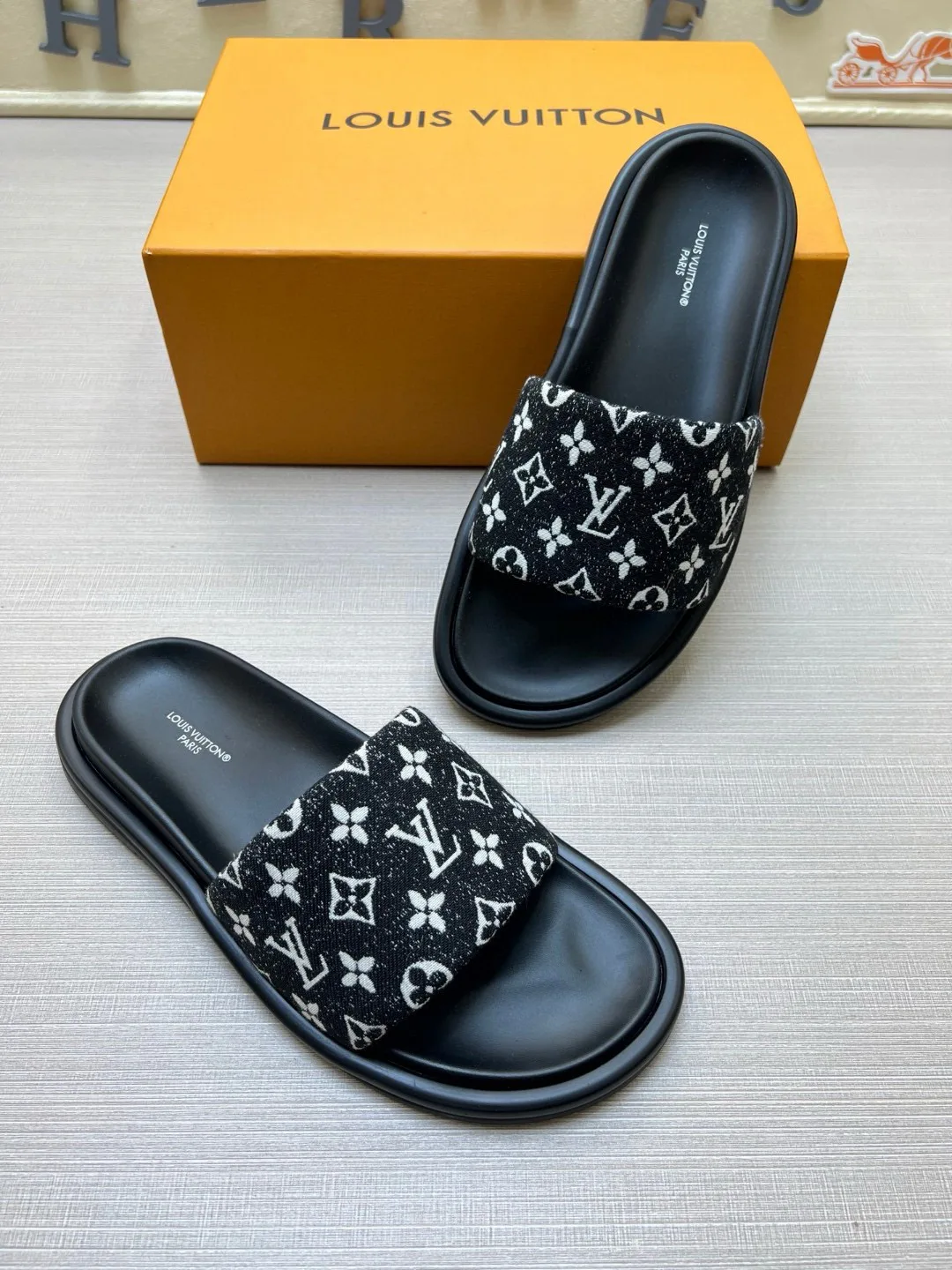 Шлепанцы Женские Louis Vuitton 9801513