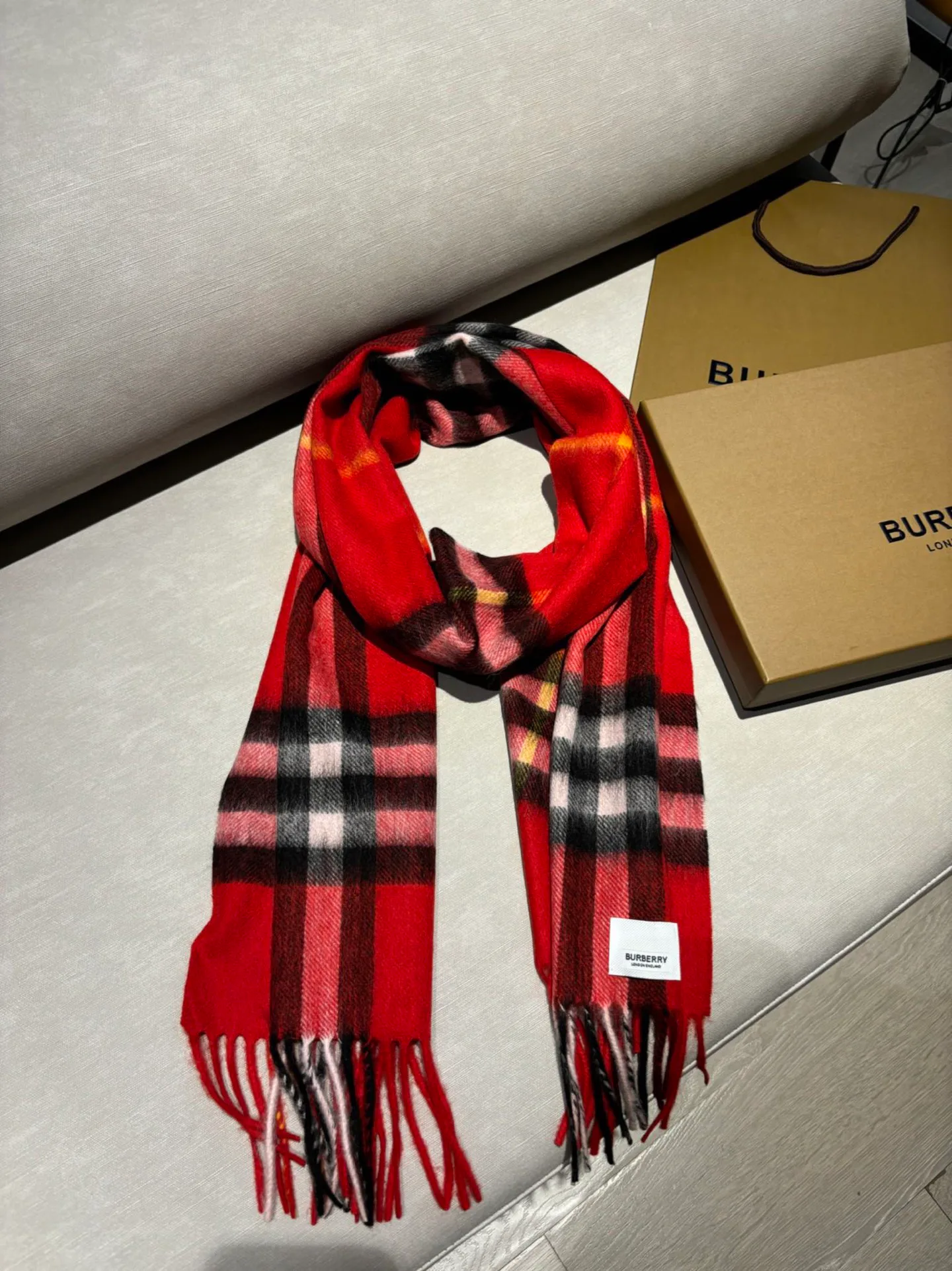 Шарфы Burberry 18507483