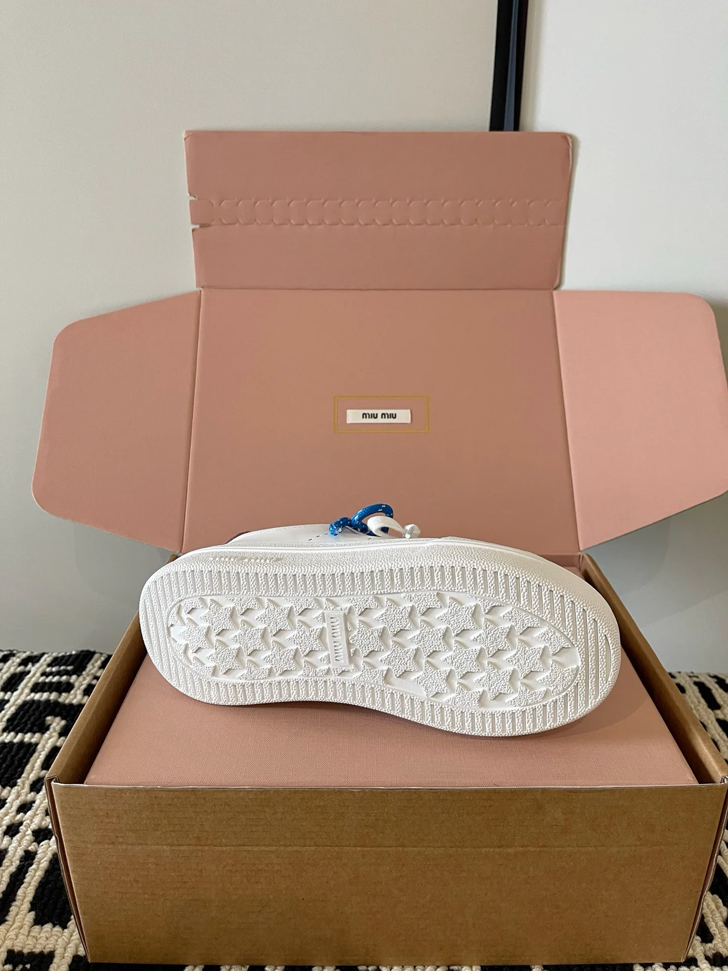 Кроссовки Женские Miu Miu 18234991