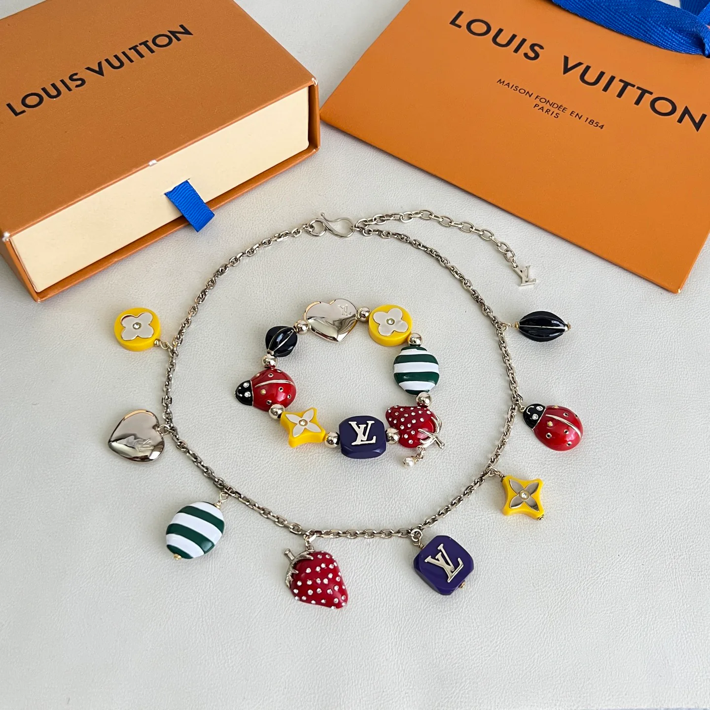Бижутерия Louis Vuitton 17734044