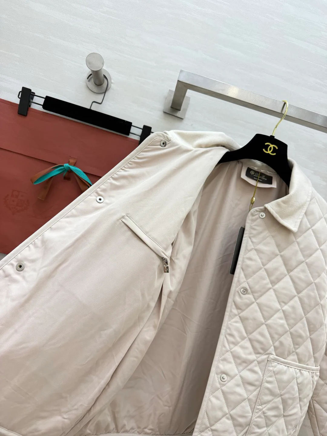 Куртки И Пуховики Женские Loro Piana 18276675