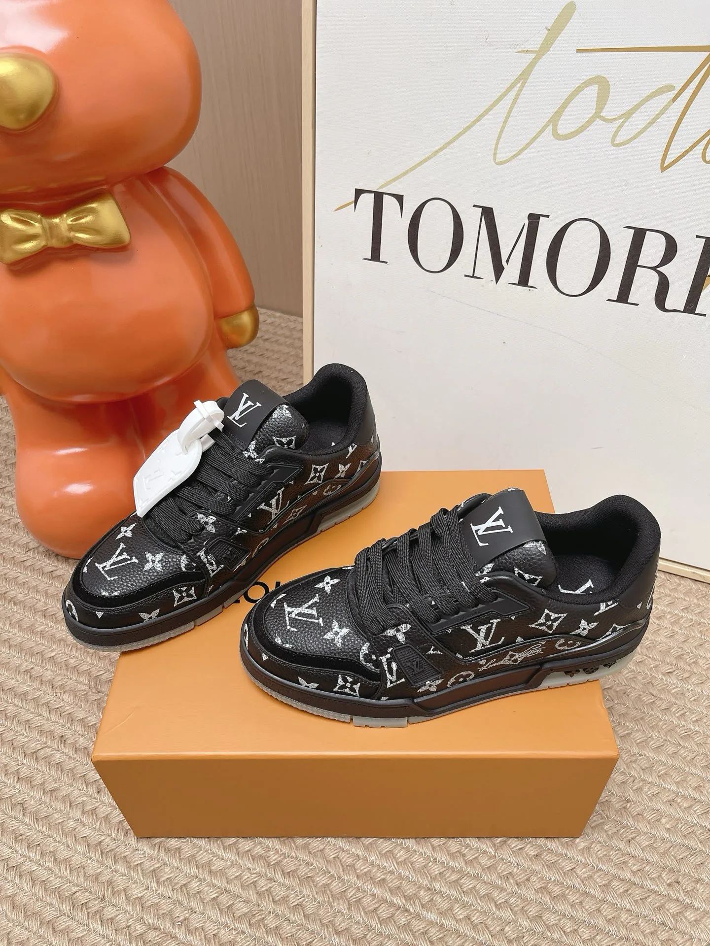 Кроссовки Женские Louis Vuitton 18810916